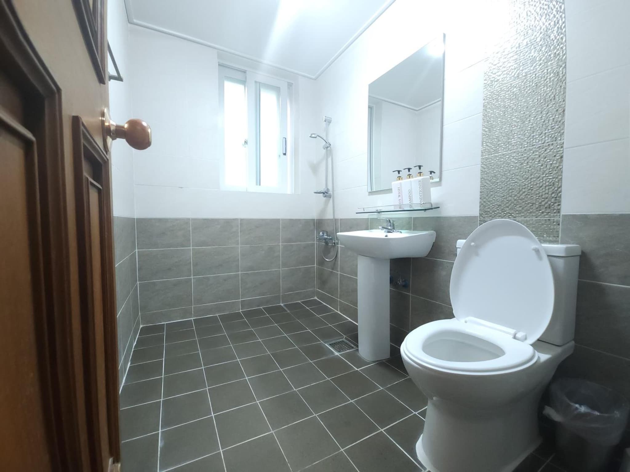 OYO Hostel Myeongdong 5 photo 8