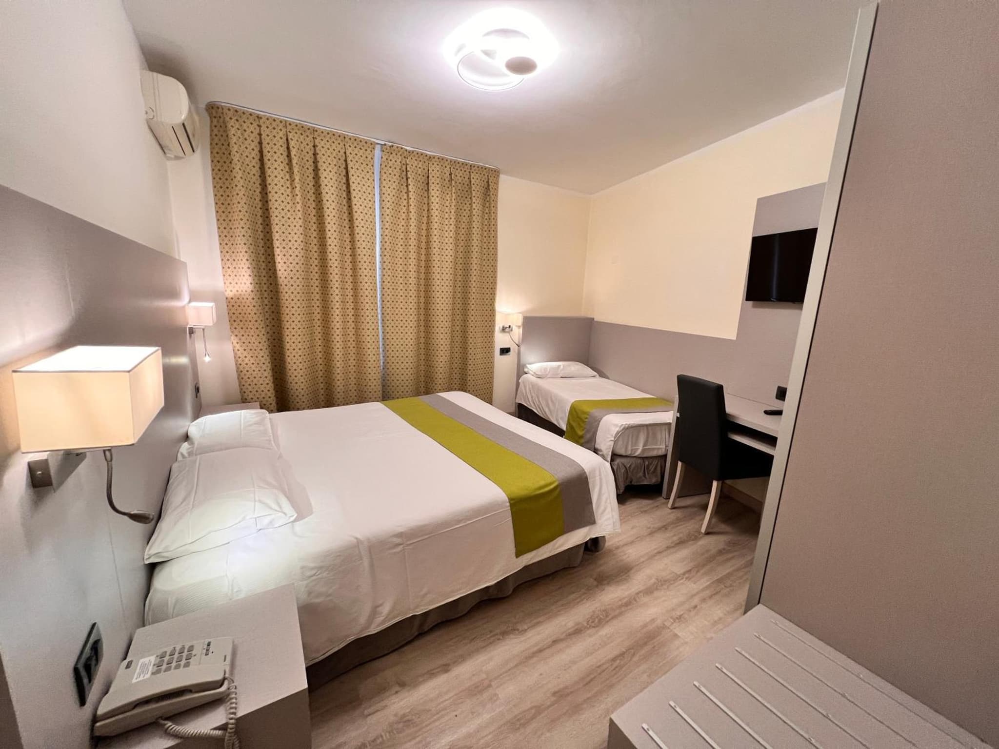 Hotel Aurora photo 9