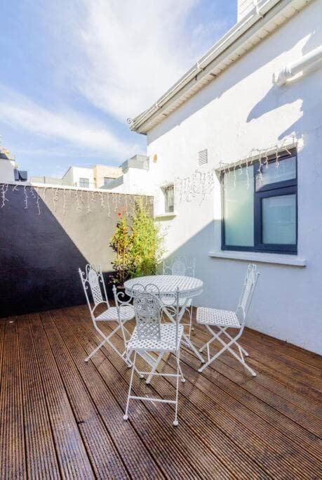 Newly Refurbished Traditional Cottage Blackrock