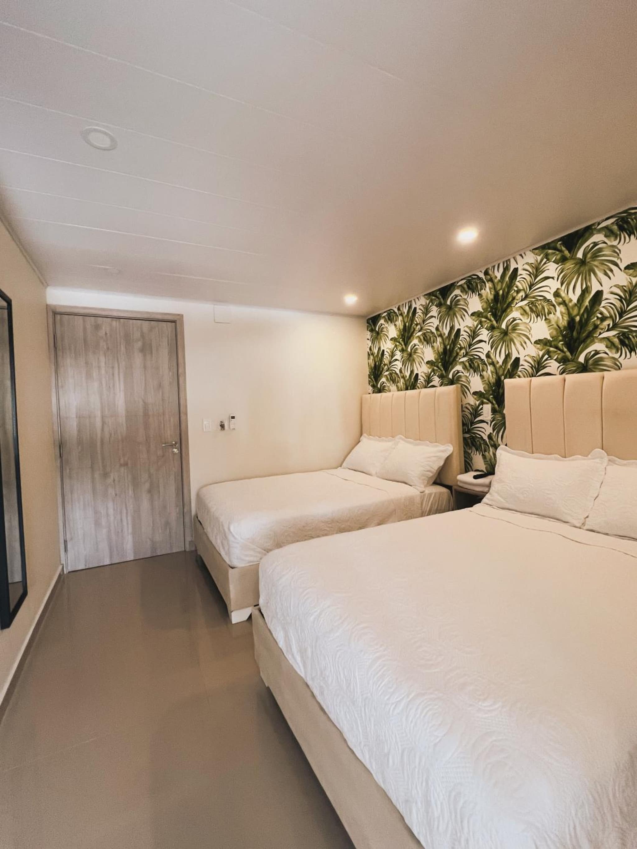 Oasis Hotel photo 2