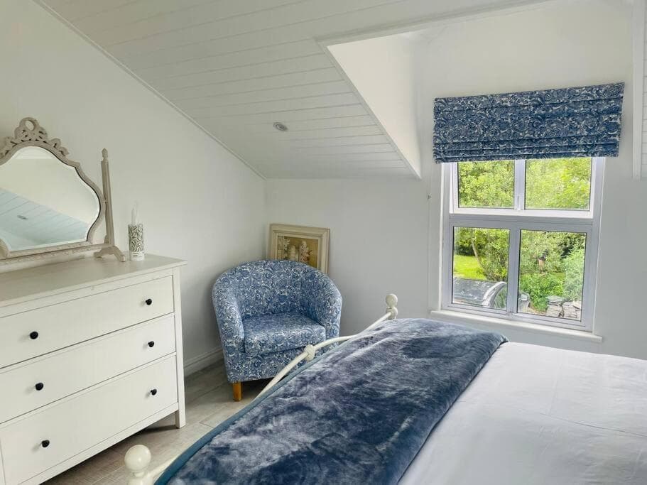 Quaint Gowrie Village Apartment photo 4