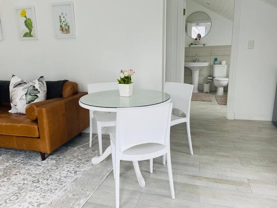 Quaint Gowrie Village Apartment photo 9