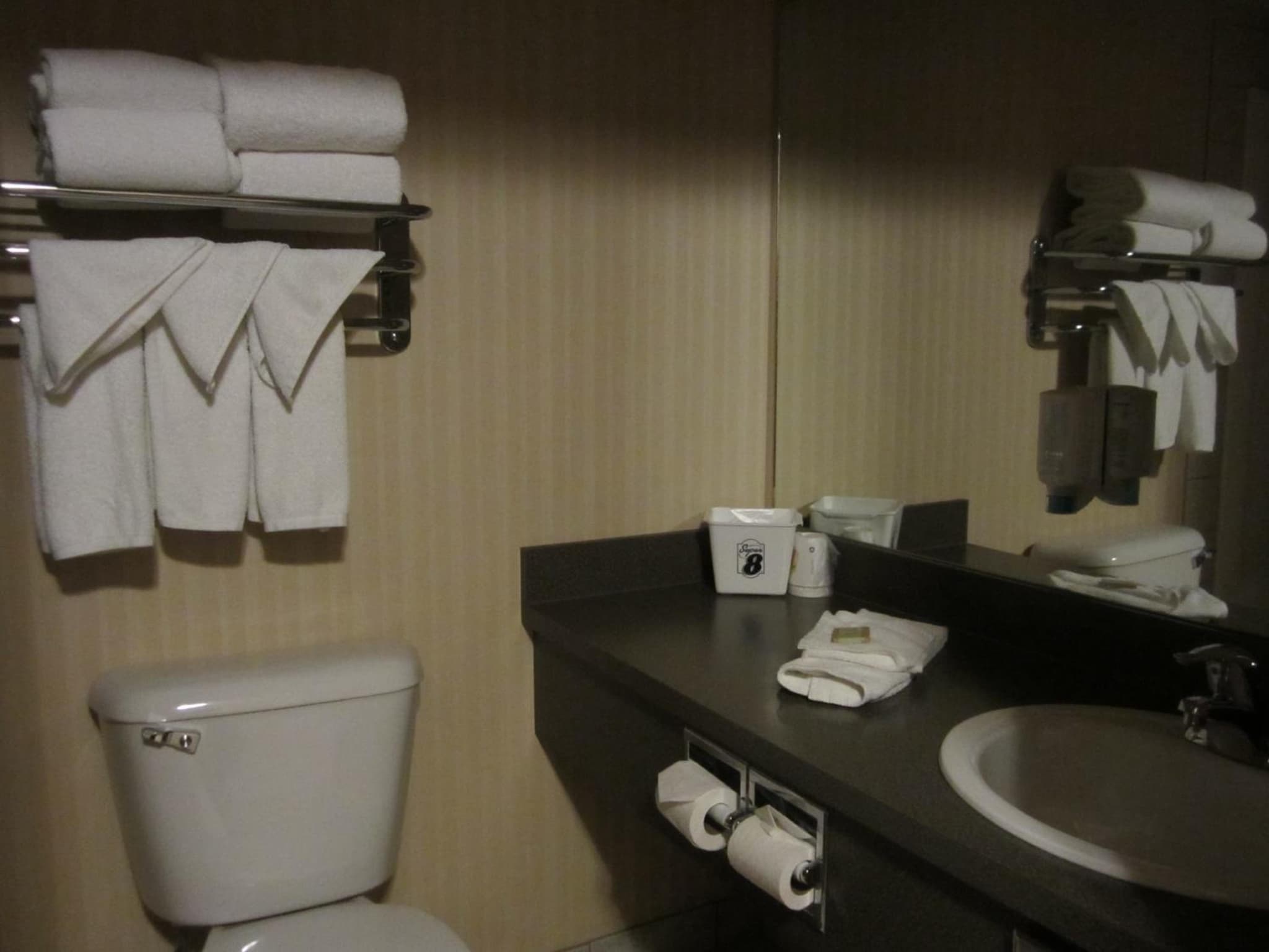 Super 8 by Wyndham Fort St. John BC photo 3