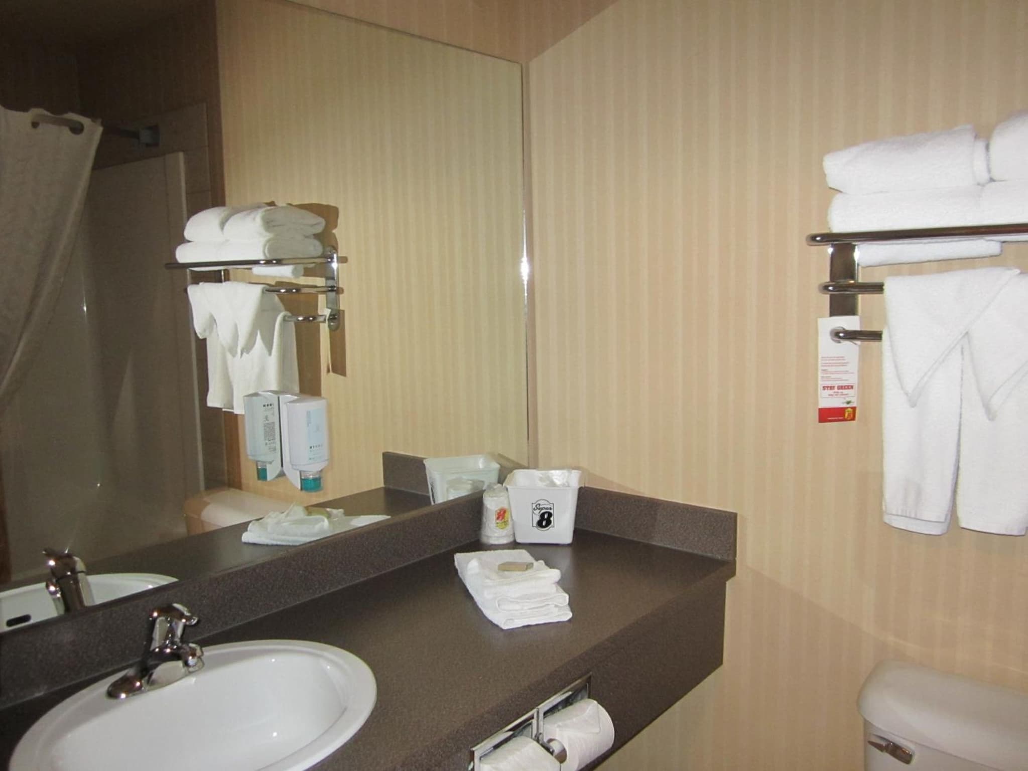 Super 8 by Wyndham Fort St. John BC photo 5
