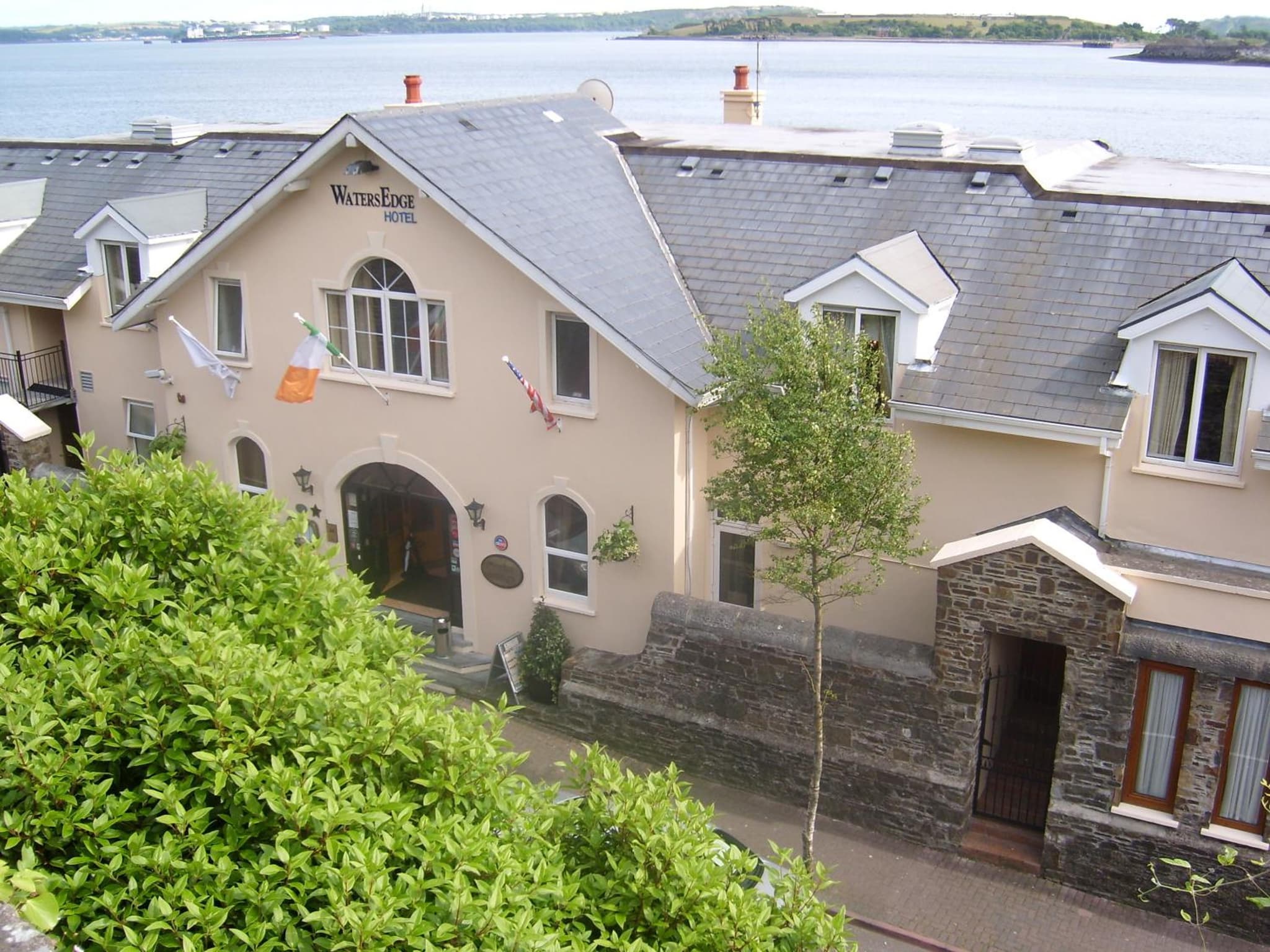 WatersEdge Hotel photo 2
