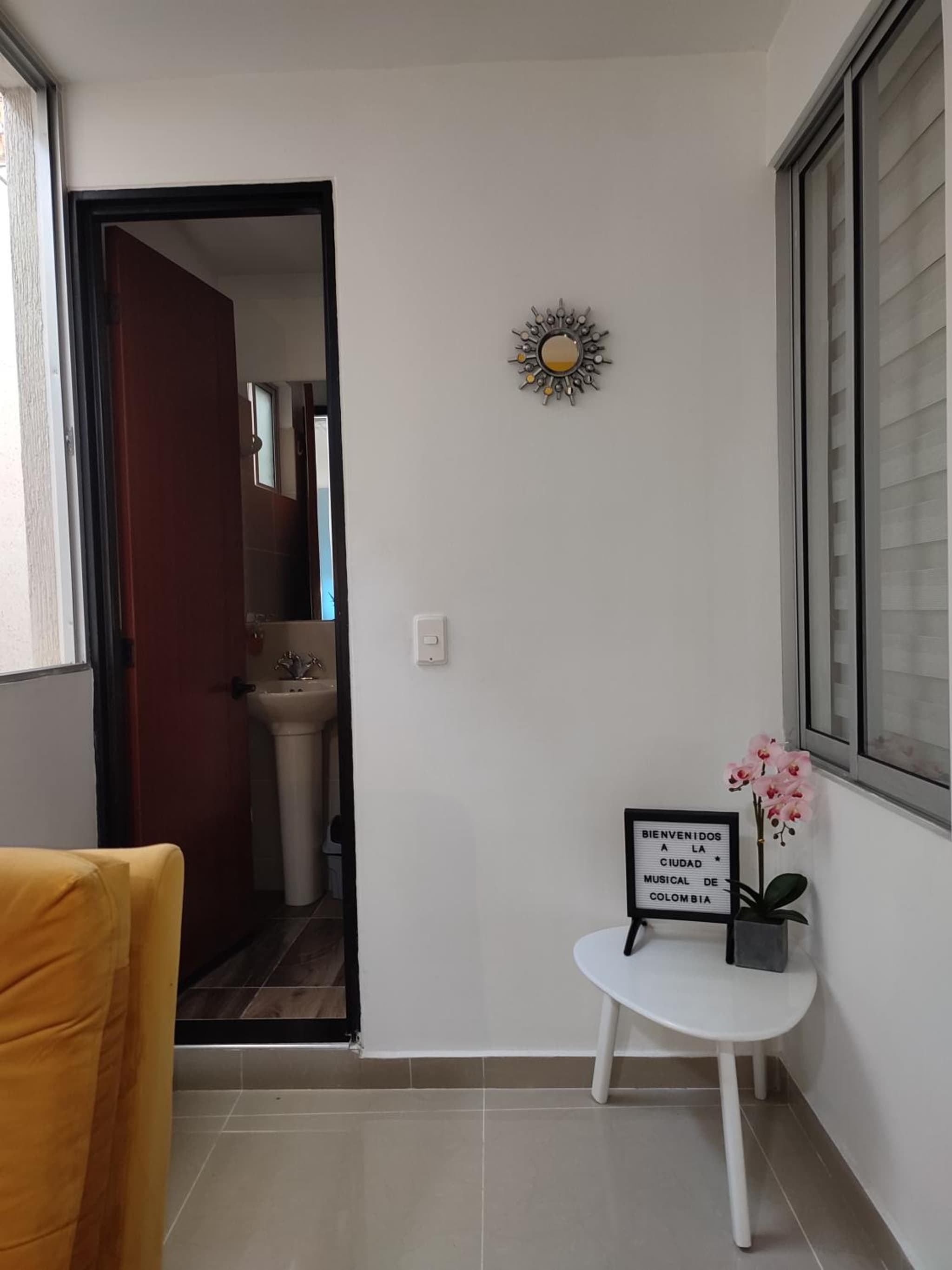302-Cómodo y moderno apartamento de 2 habitaciones en la mejor zona céntrica de Ibagué photo 2