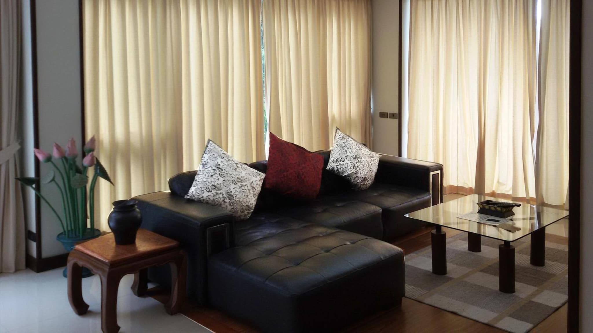 Karon Suite Apartment photo 2