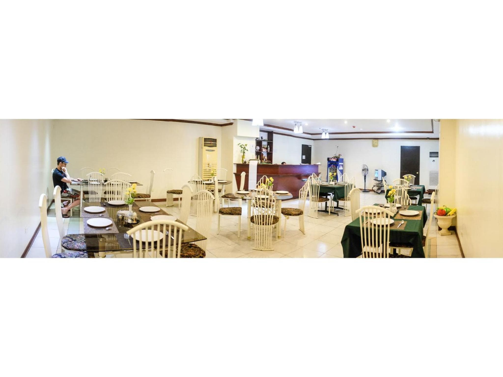 Crowne Garden Hotel photo 4