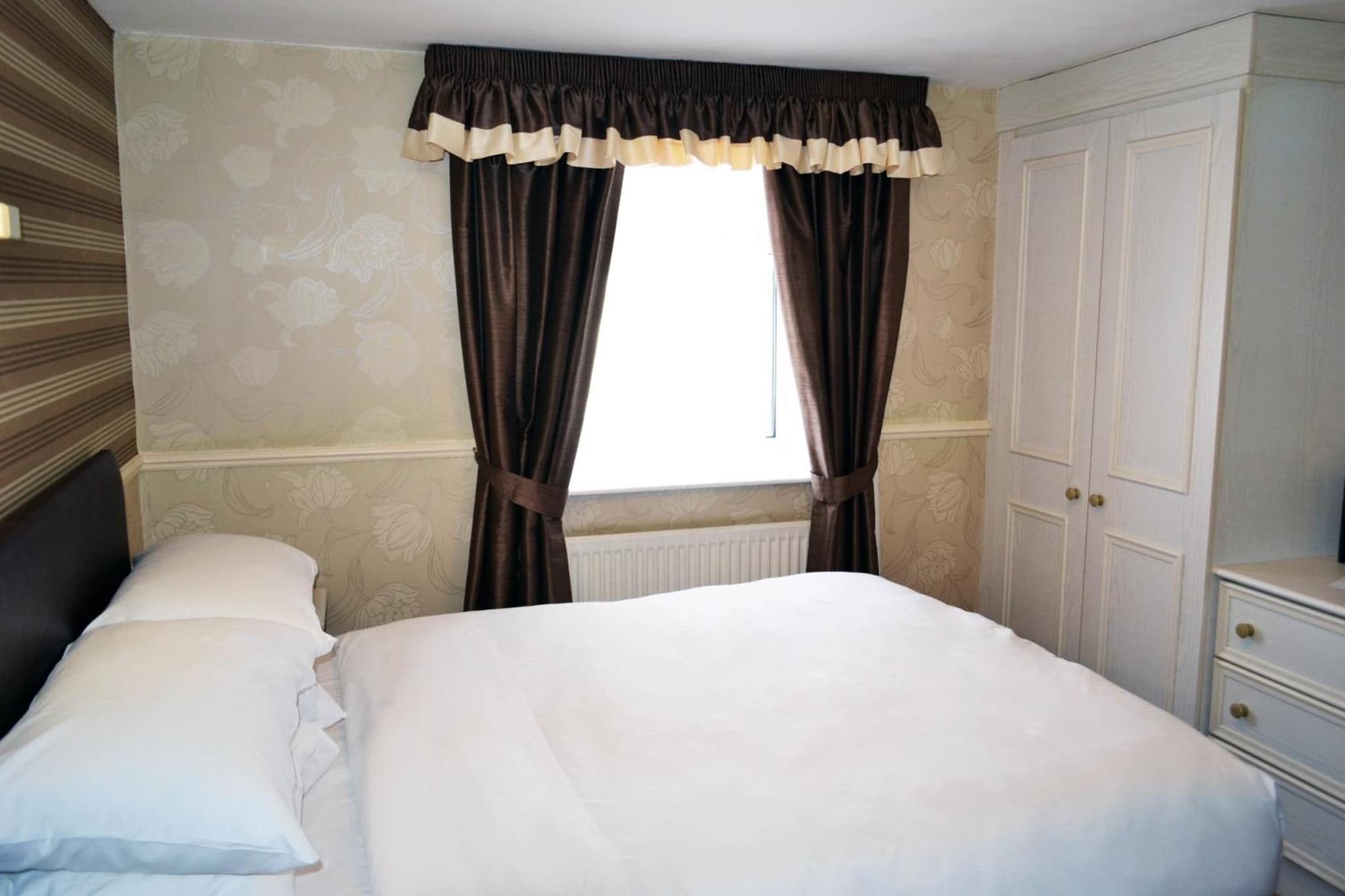 Lyndene Hotel photo 2