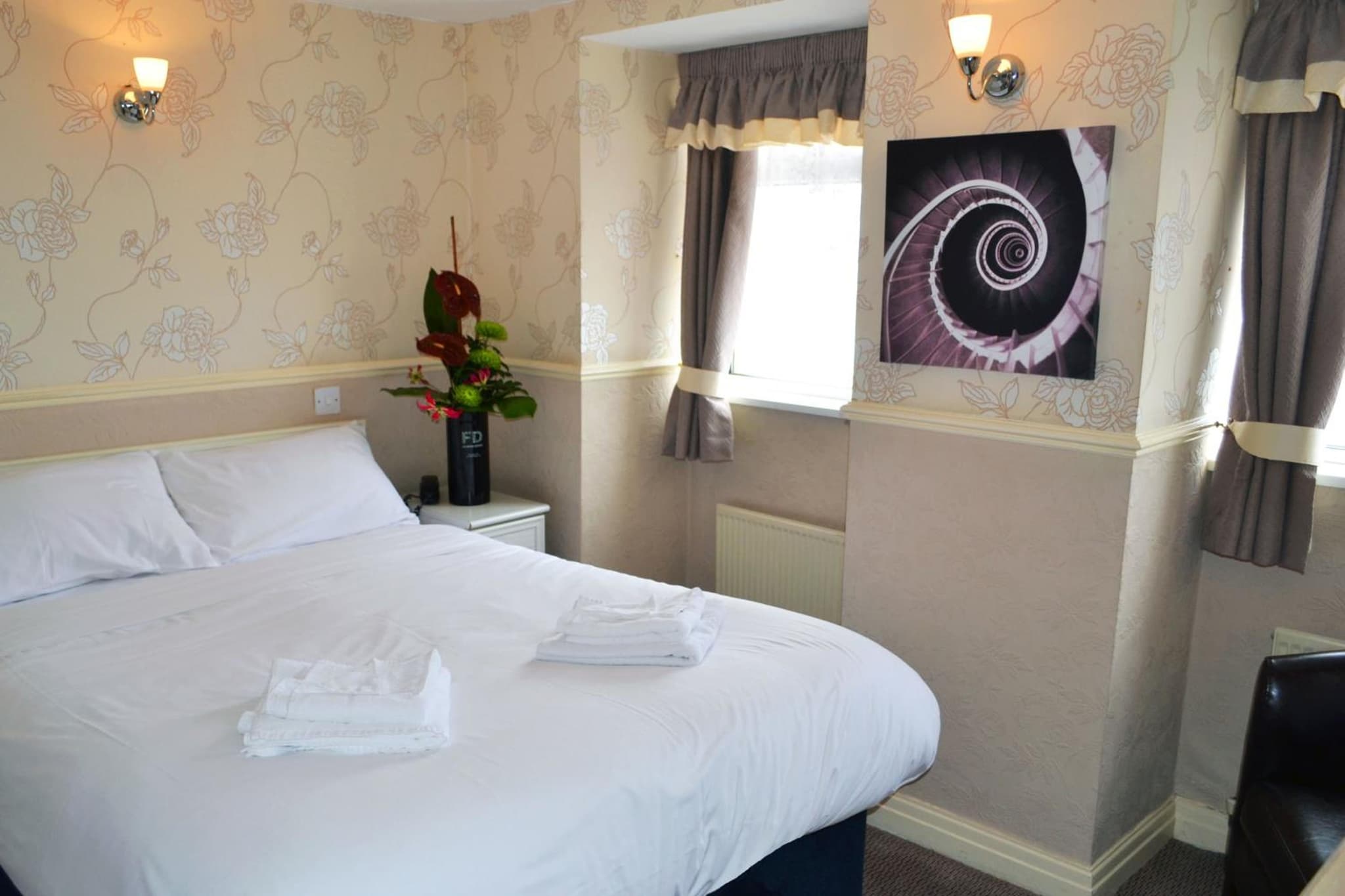 Lyndene Hotel photo 3