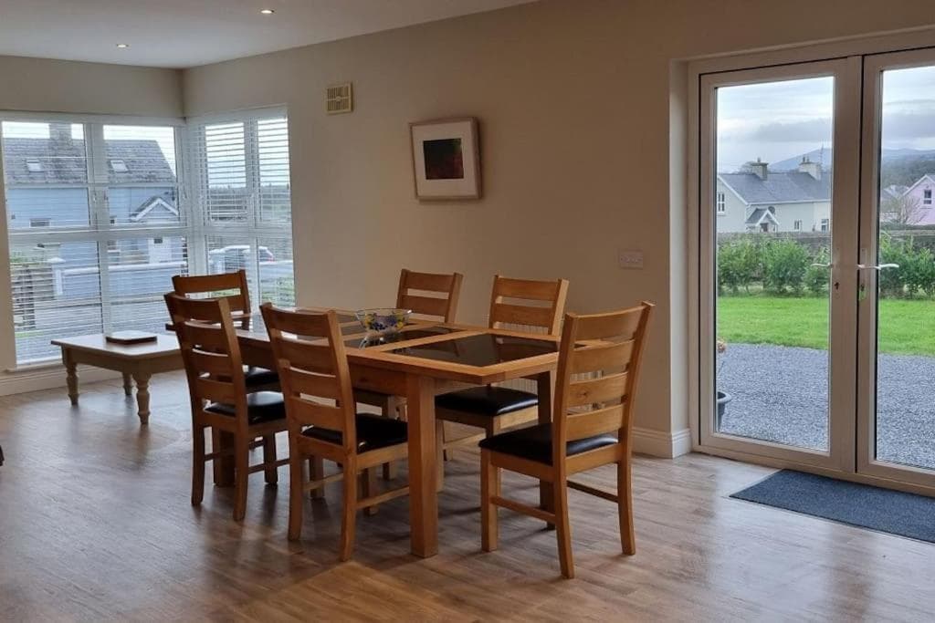 Superb 4 Bed / 3 Bath Bungalow in Mitchelstown photo 5