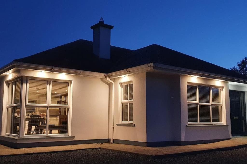 Superb 4 Bed / 3 Bath Bungalow in Mitchelstown photo 3