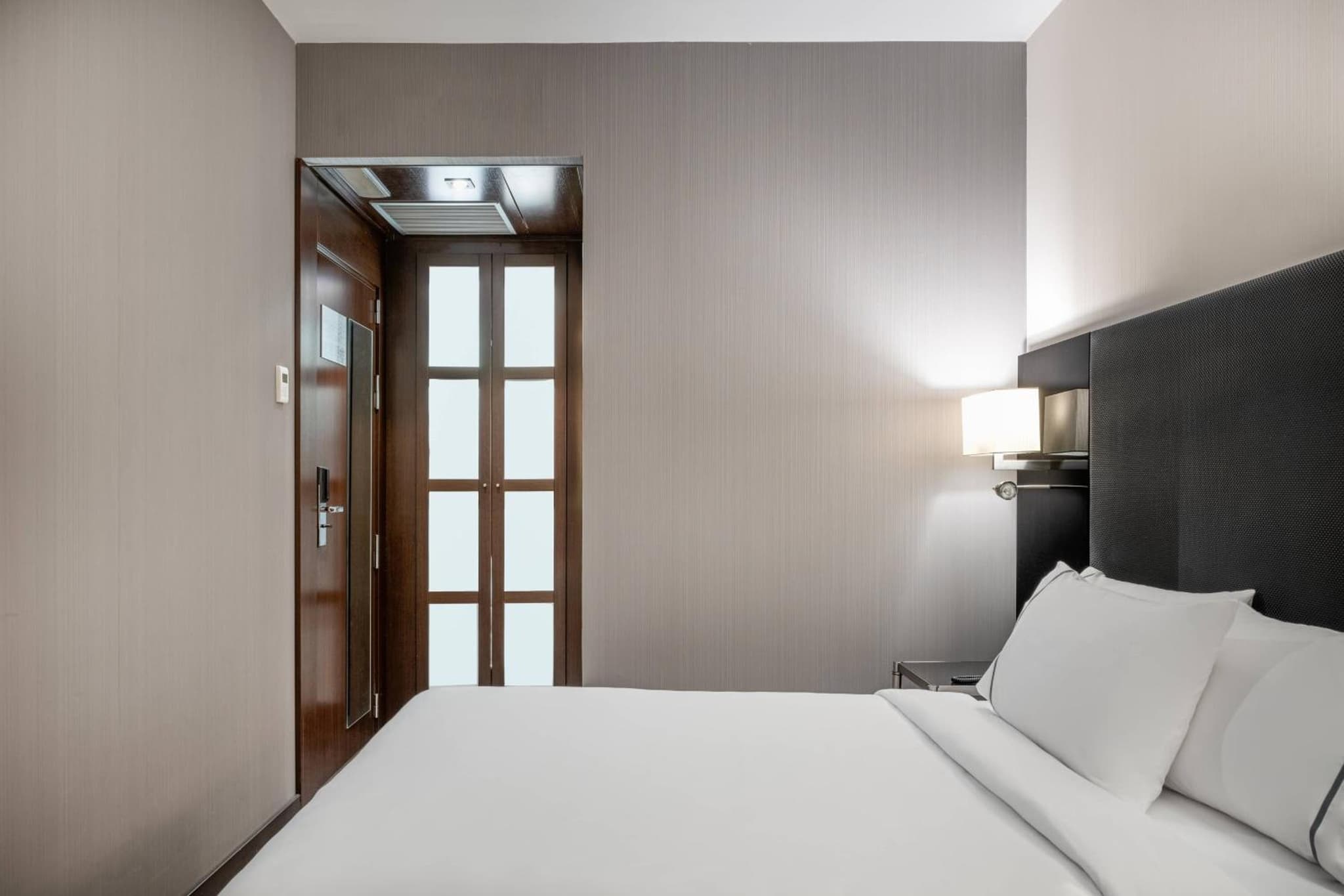 AC Hotel Palacio Universal by Marriott photo 9