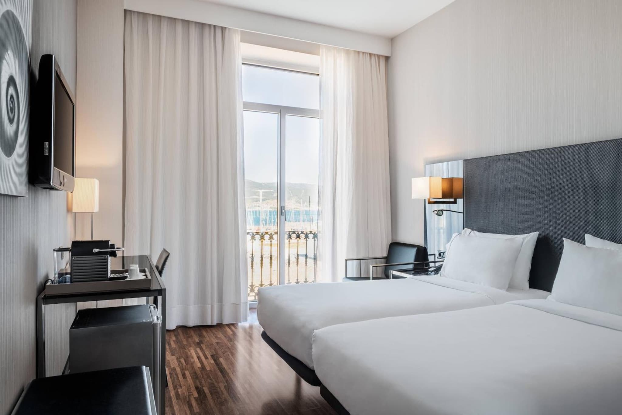 AC Hotel Palacio Universal by Marriott photo 2