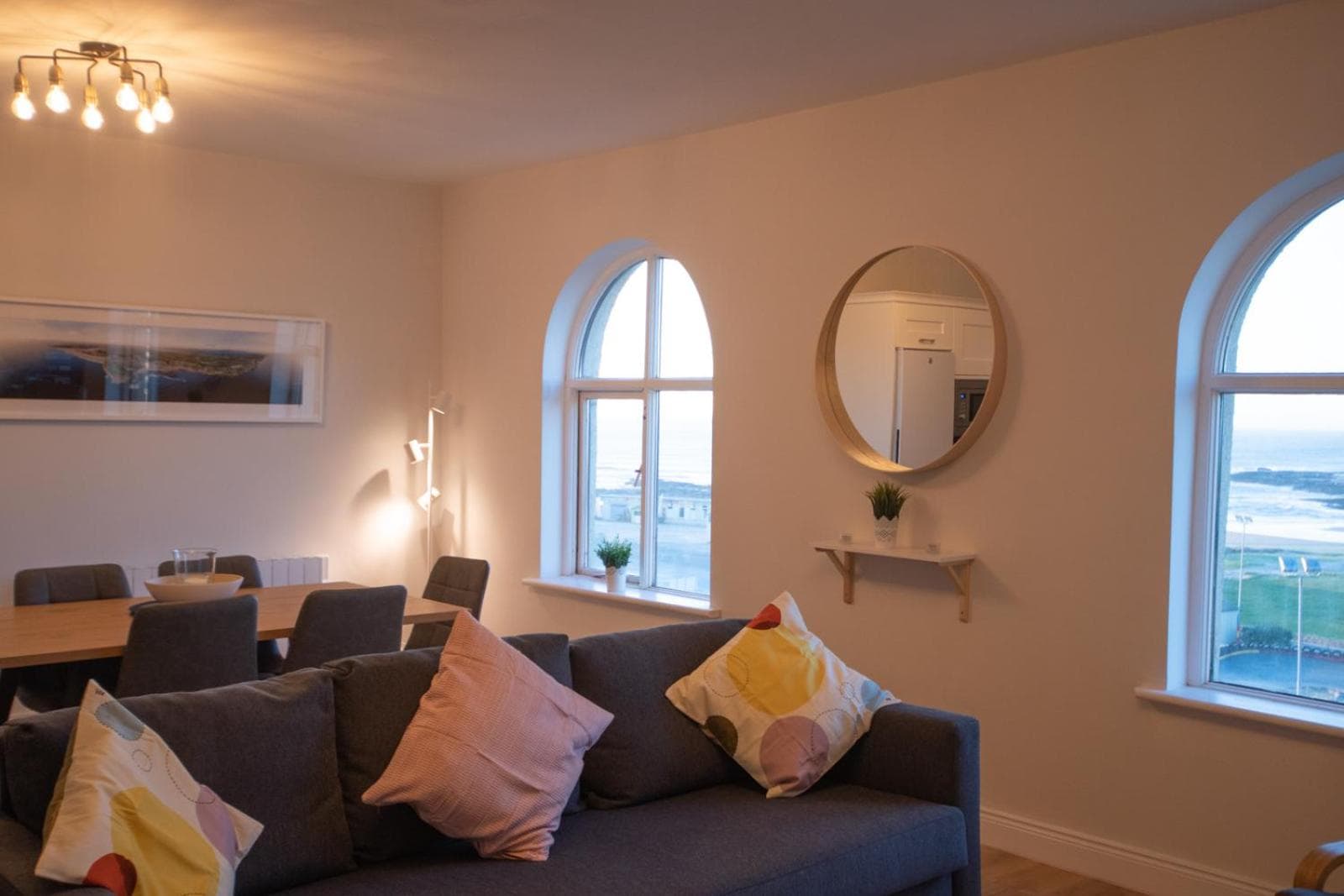 Luxury 2-Bedroom Apartment Overlooking the Beach photo 3