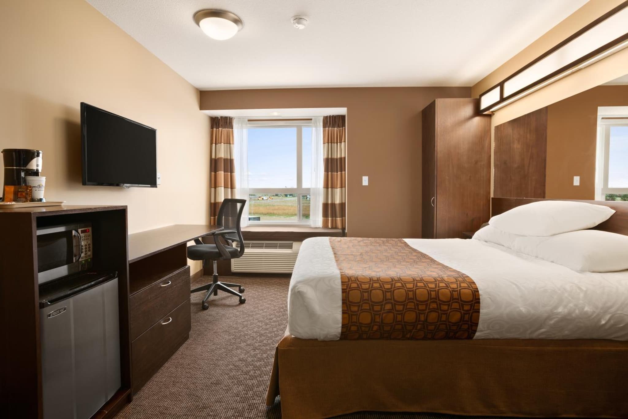 Microtel Inn & Suites by Wyndham Blackfalds photo 3