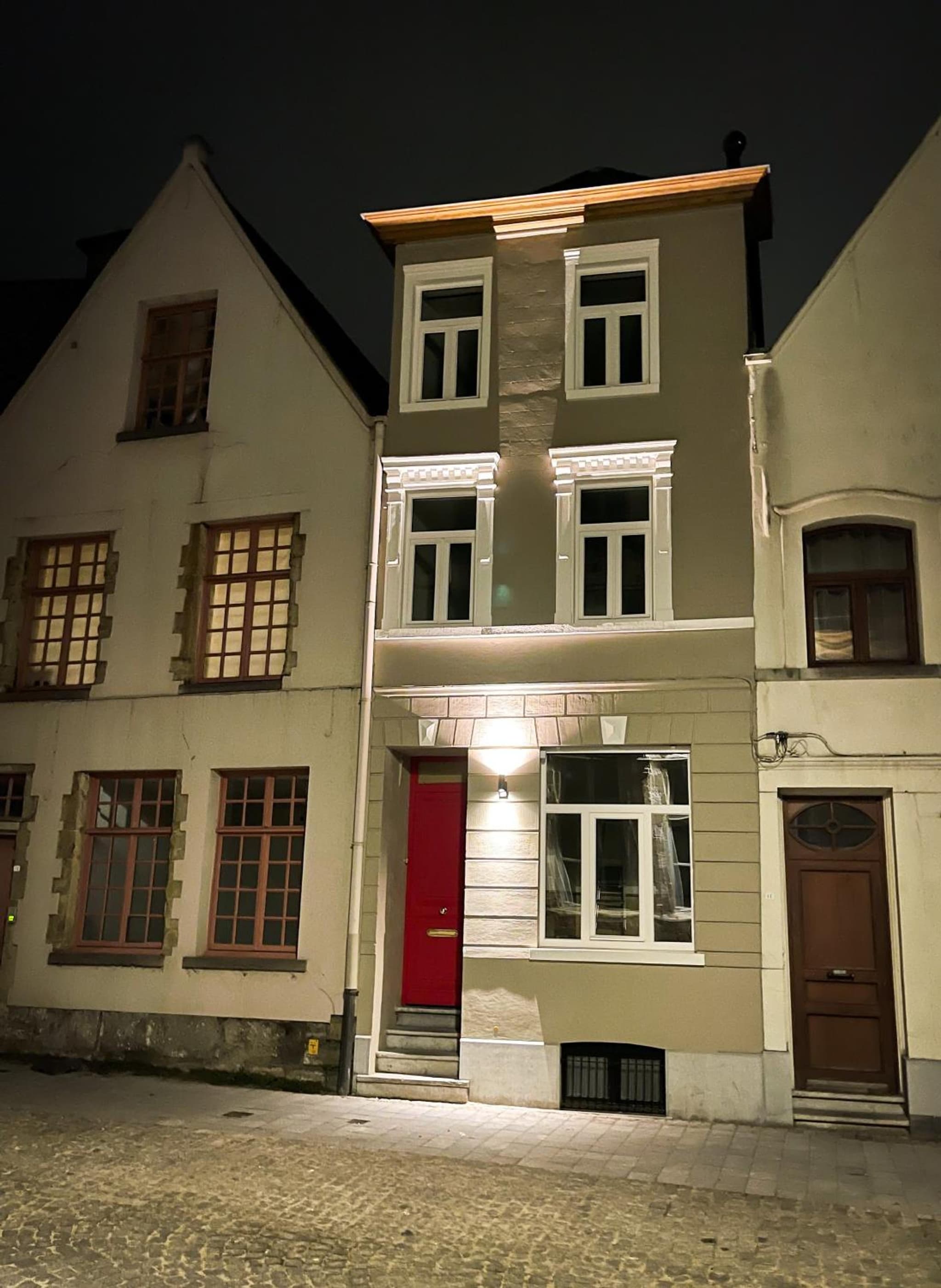 La Porte Rouge - The Red Door