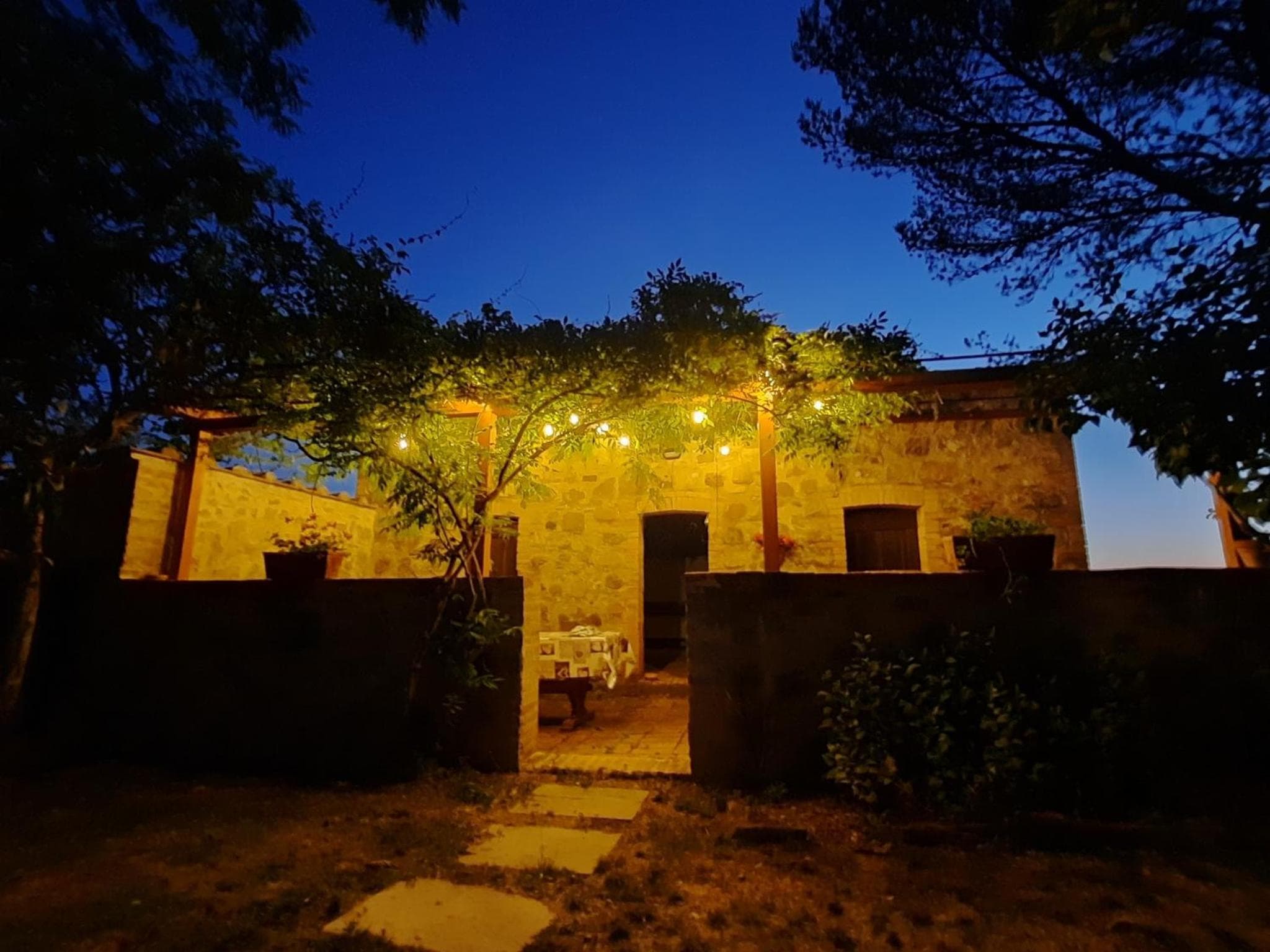 GuestHost - Charming Cottage with Pool & Parking photo 8