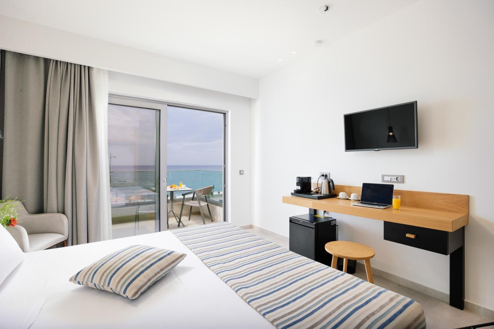 Batis Aero Beachfront Wellbeing Hotel photo 8