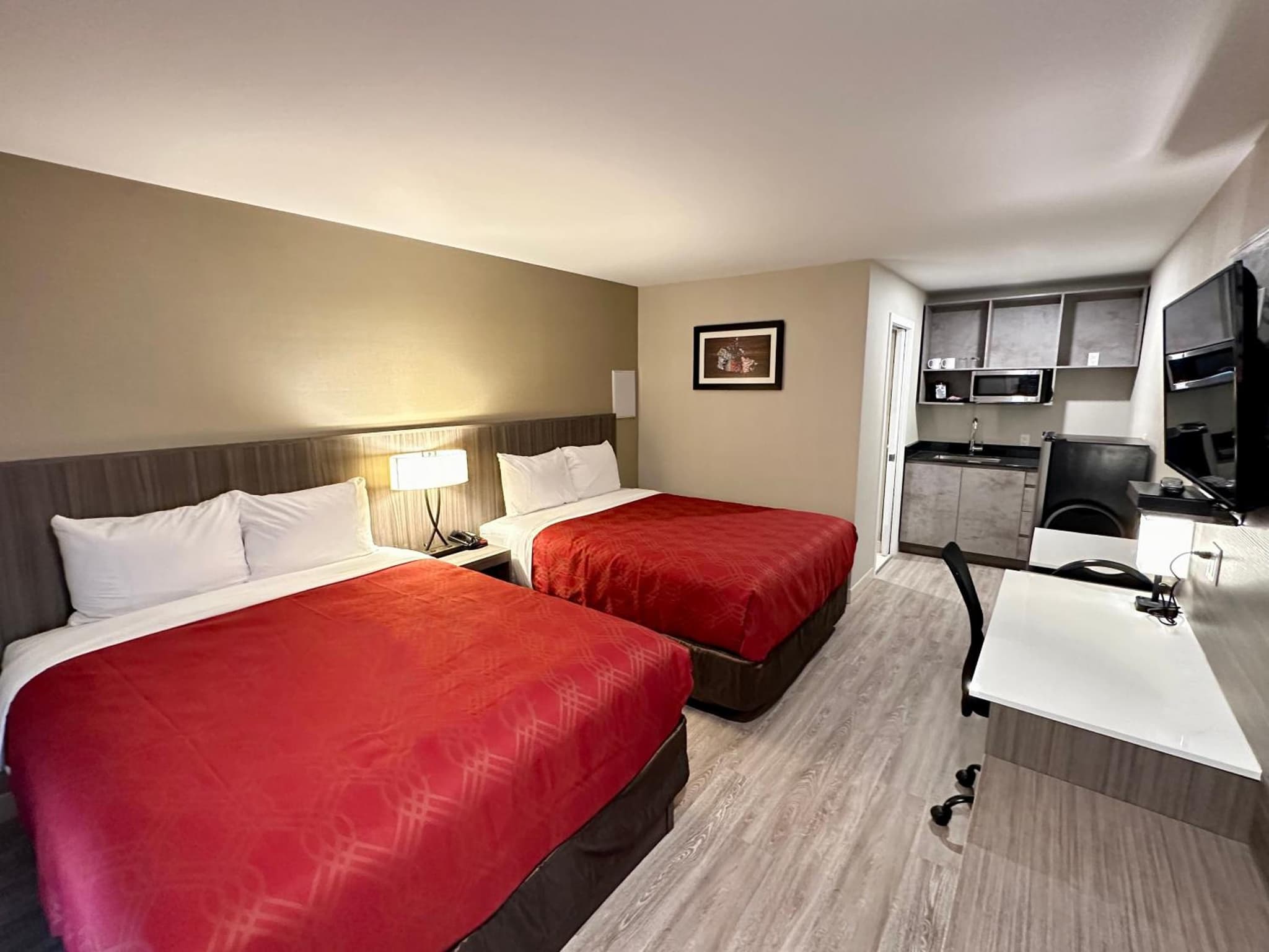 Econo Lodge Inn & Suites Pincher Creek photo 9