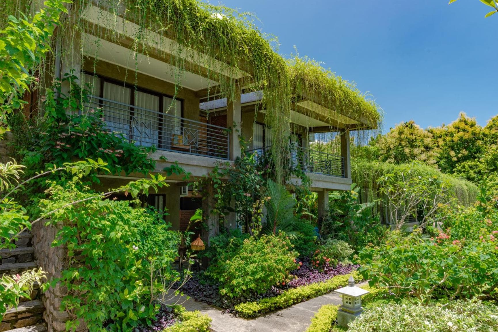 Alamanda Lovina Resort