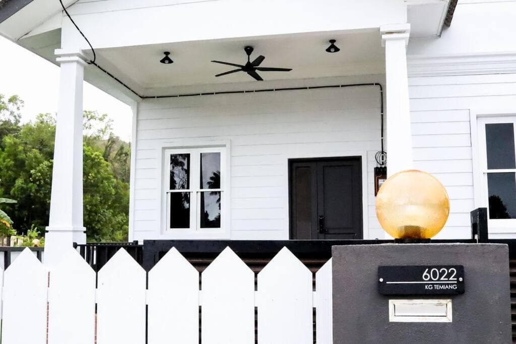 PREMIUM Tanjung Jara Cottage - with indoor pool photo 3