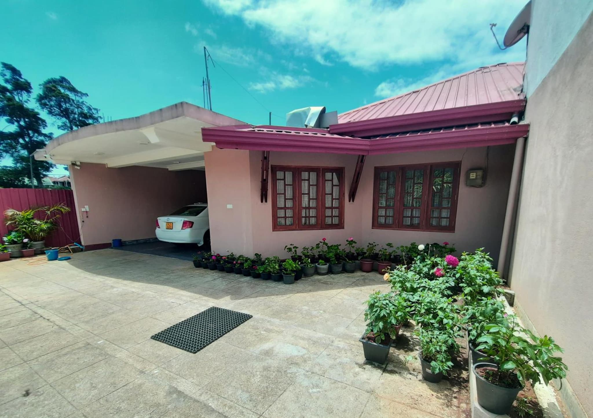 Thuvaraga Inn