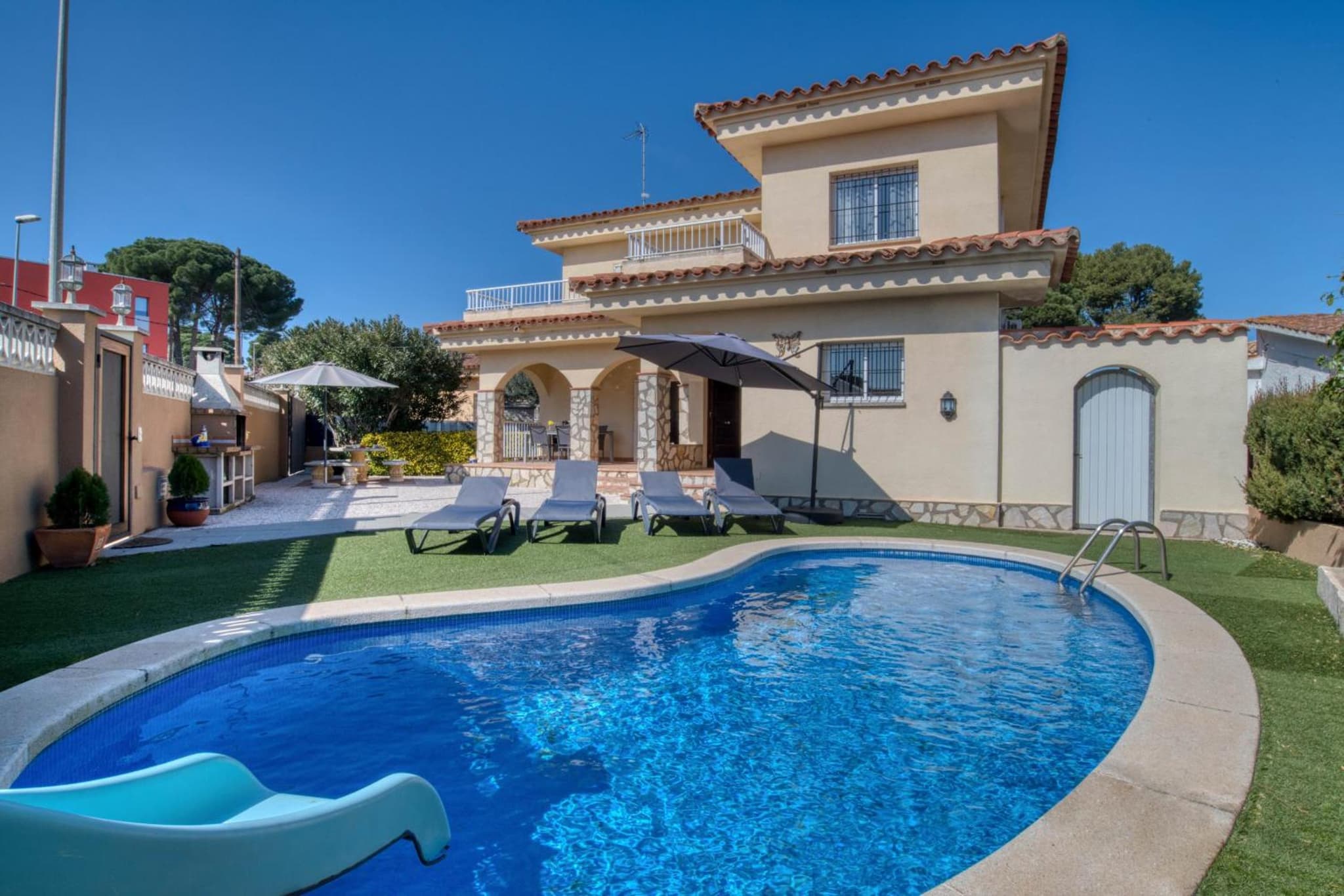 Vela, casa con piscina privada a pocos metros de la playa