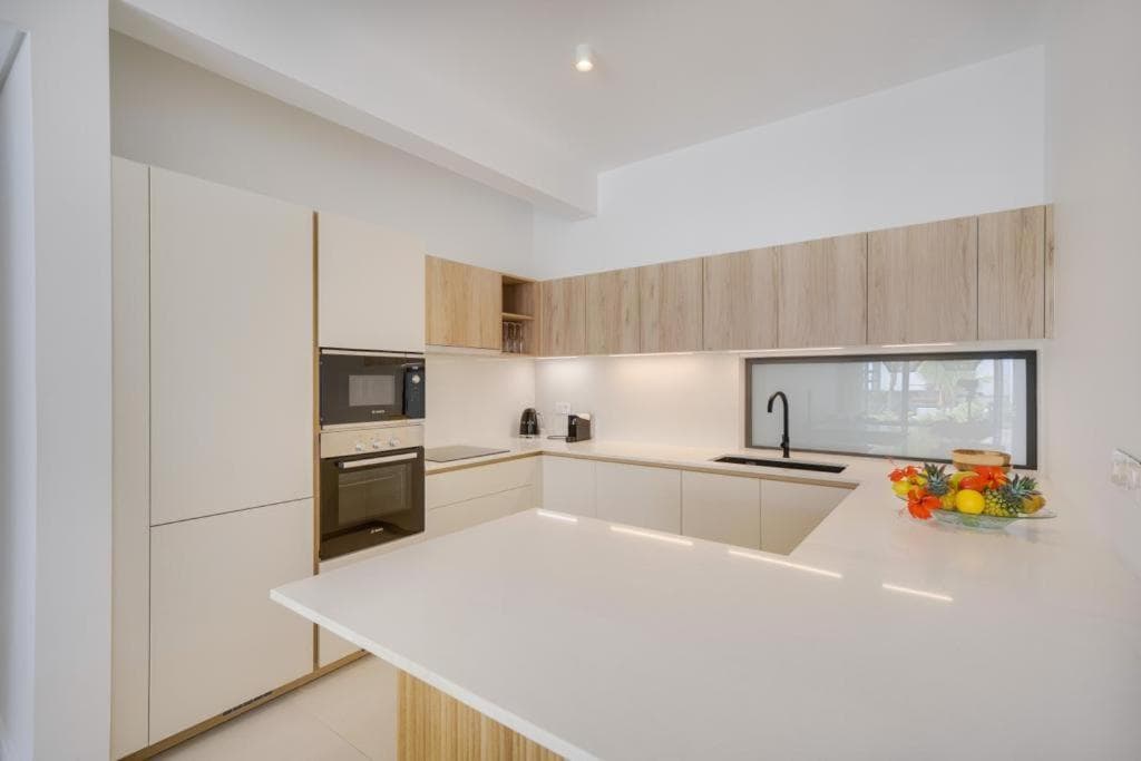 Exclusive beachfront apartment photo 9