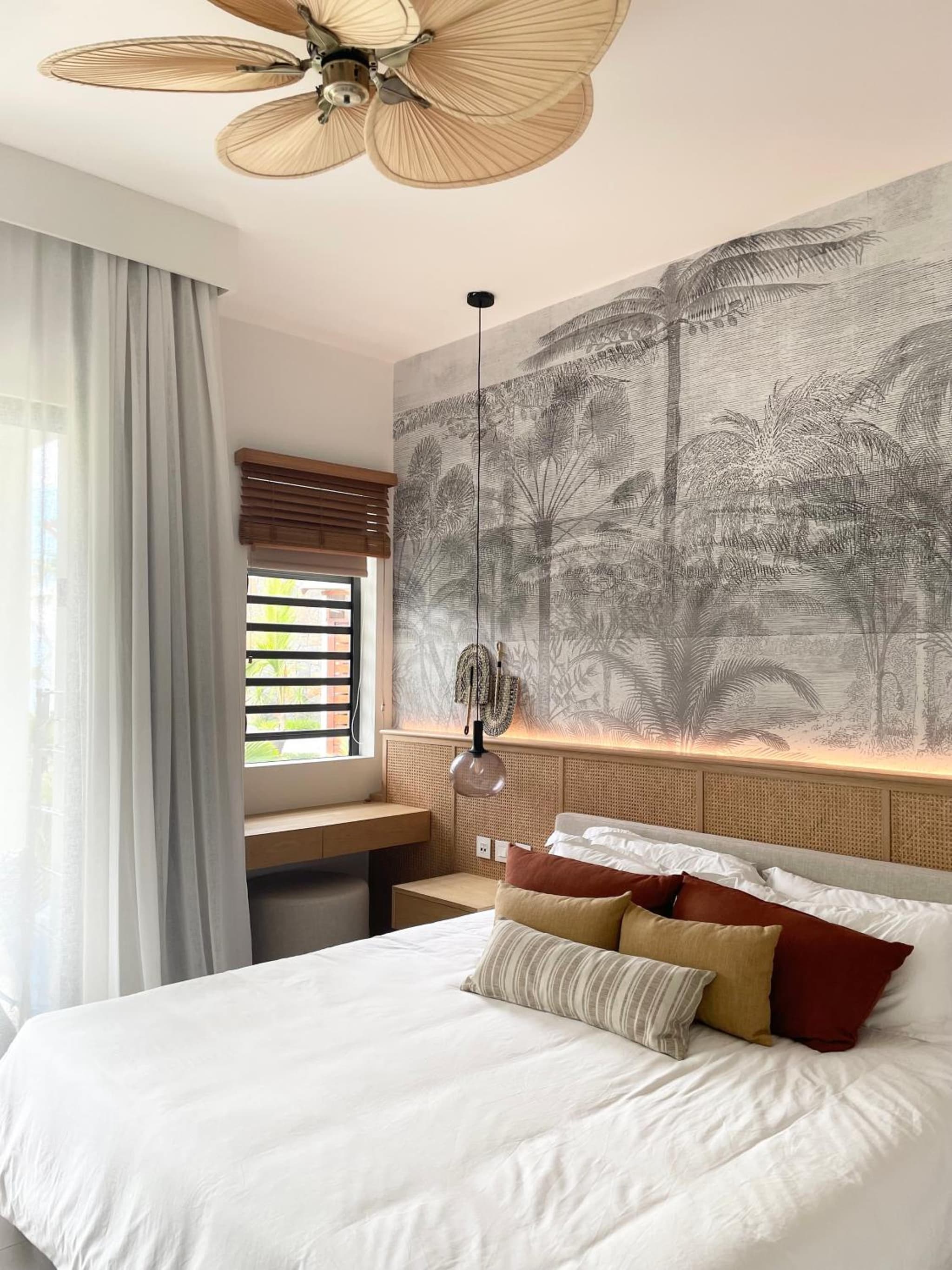 Exclusive beachfront apartment photo 2