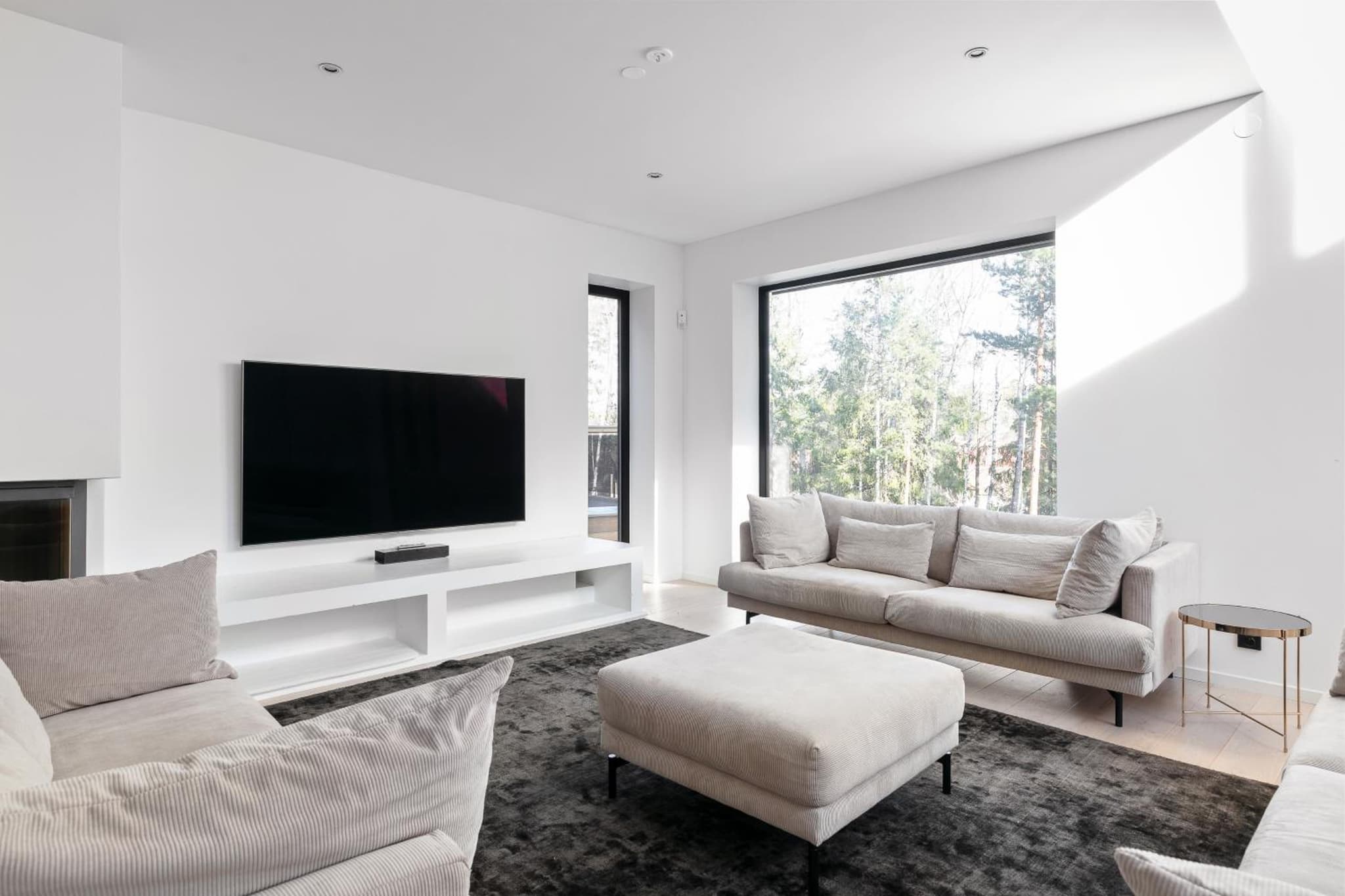 Stylish and spacious family home photo 5