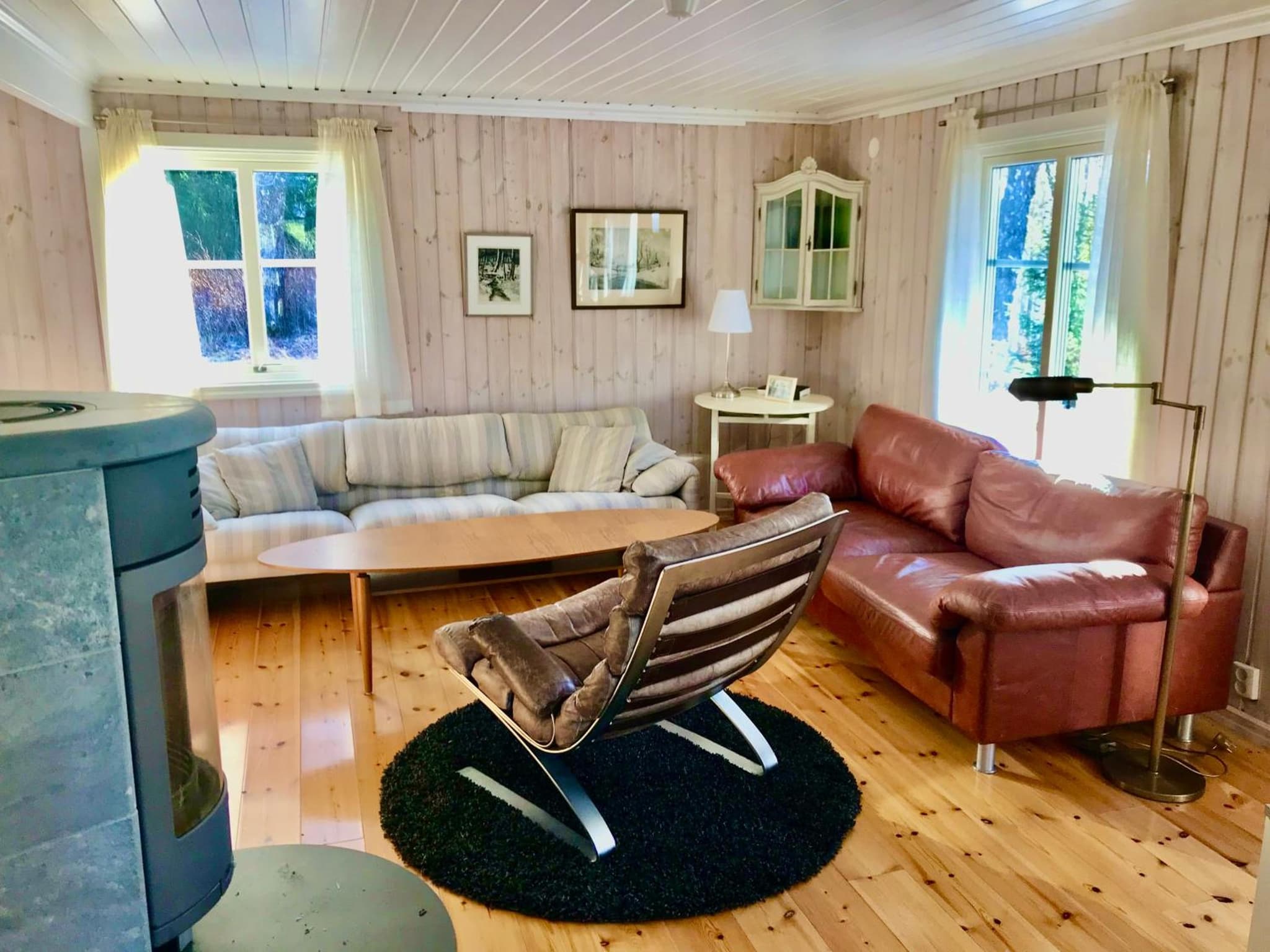 Lake and Forest Hideaway photo 4