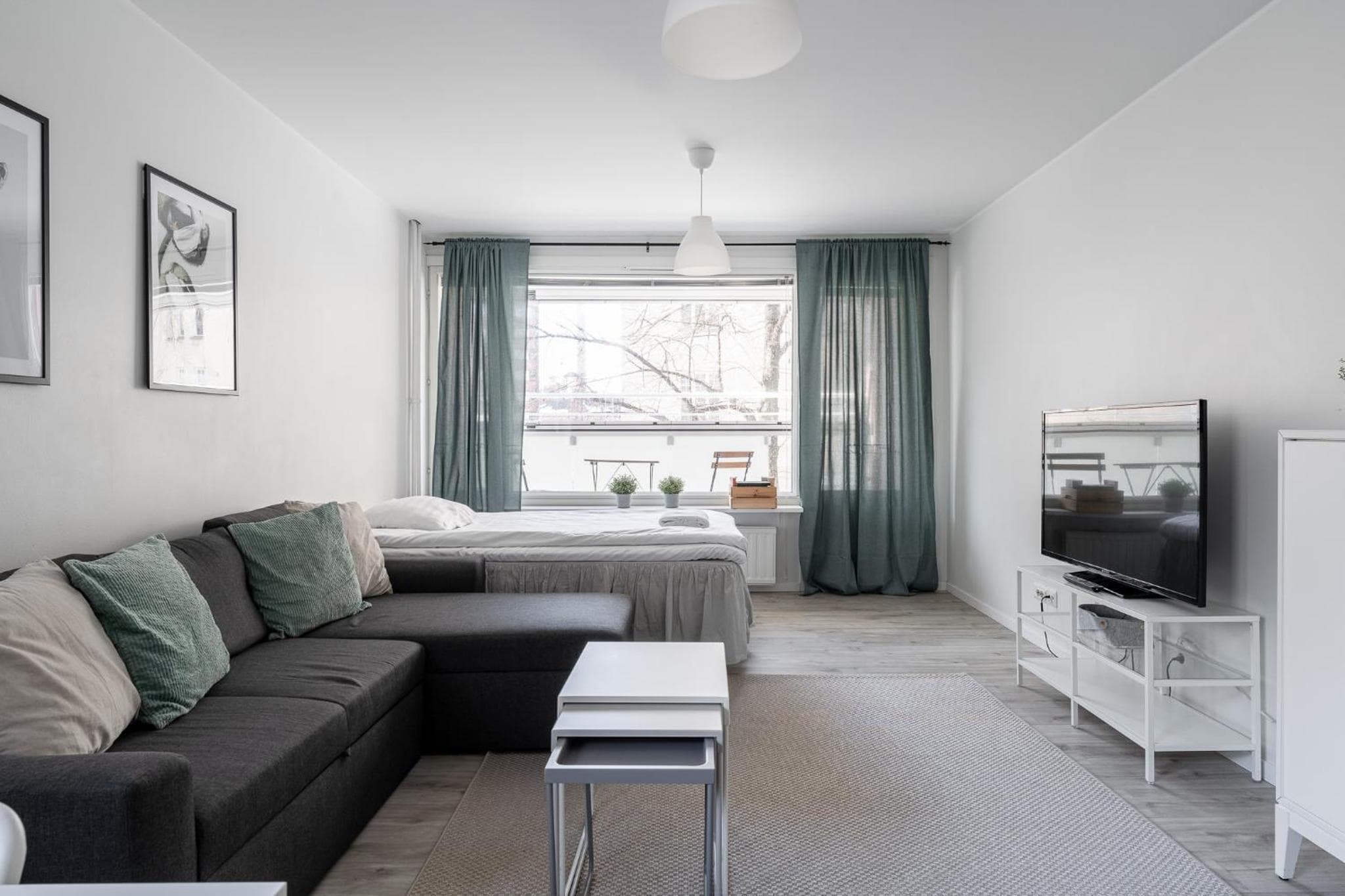 Spacious Downtown Apt with Balcony - Hosts 10 photo 6