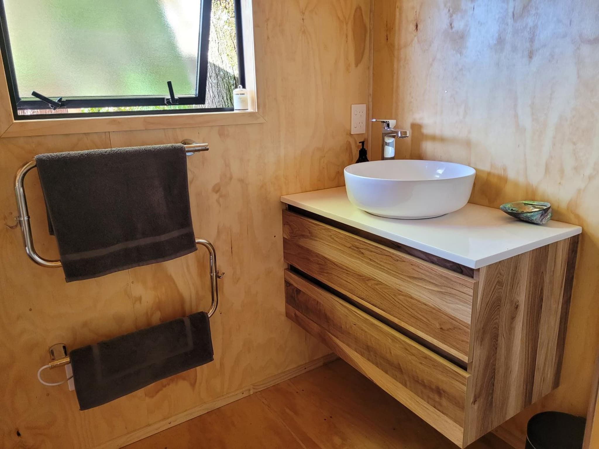 Whare-iti / Little house photo 2