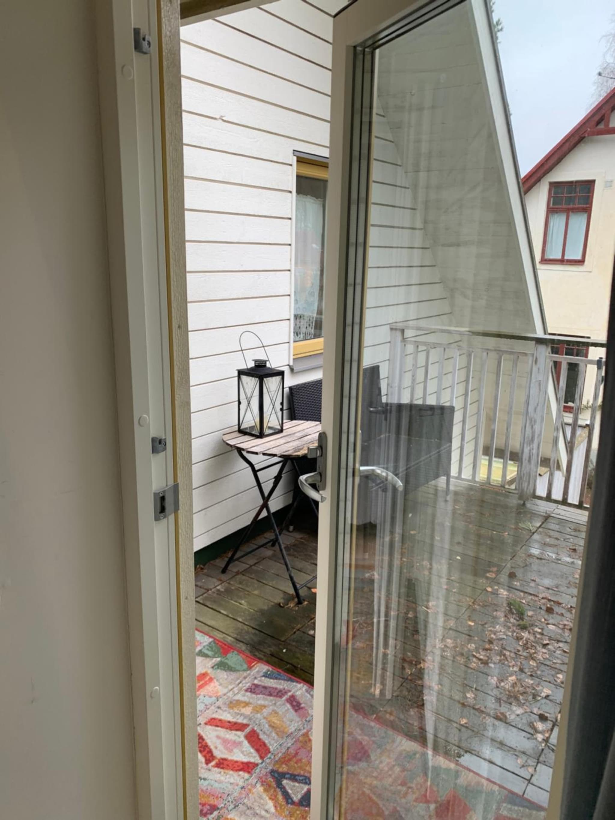 Mysigt rum i villa med egen ingång och nära havet.