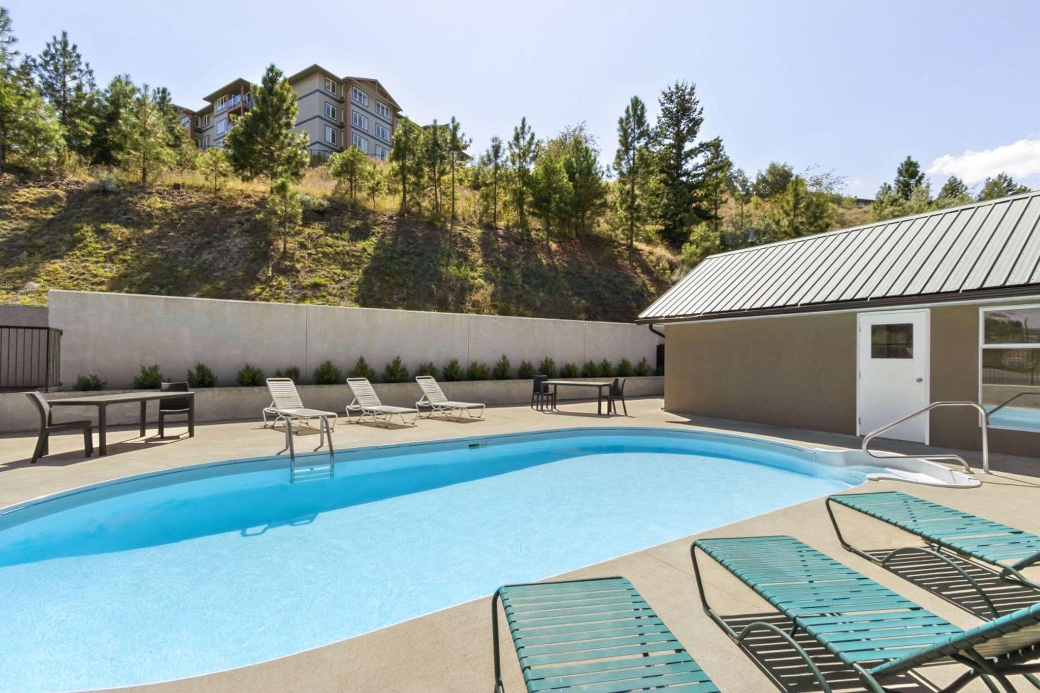 Travelodge by Wyndham Kamloops Mountview photo 4