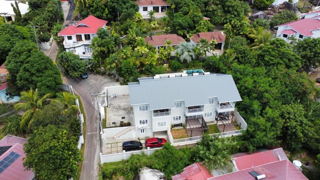 CRYSTAL SHORES Self Catering Apartments - Beau Vallon, Seychelles