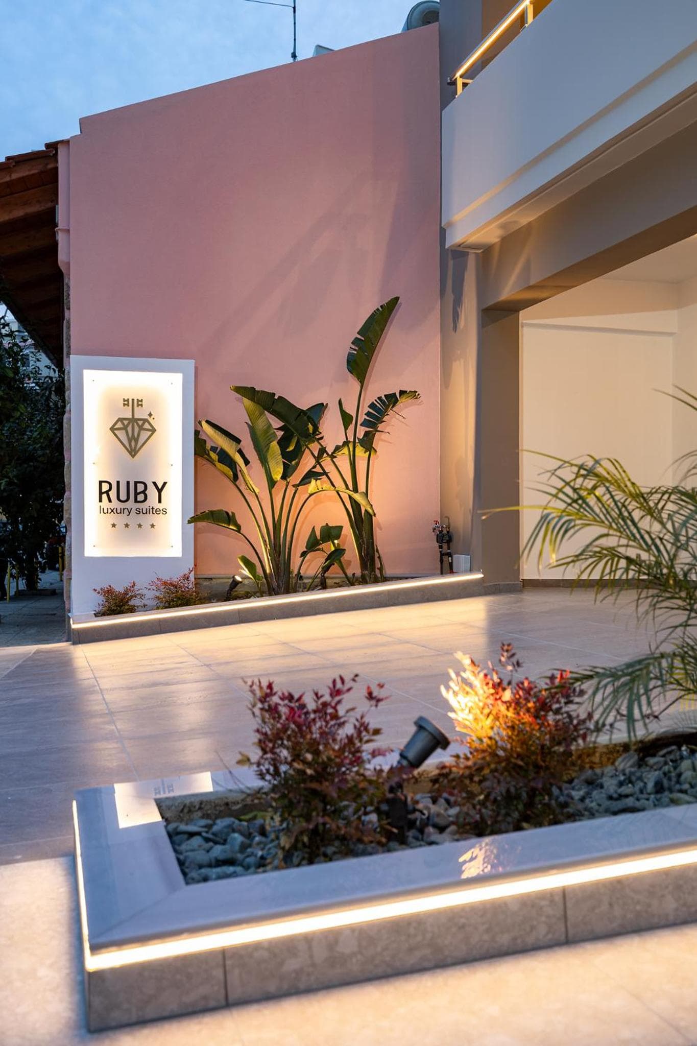 Ruby Luxury Suites photo 6