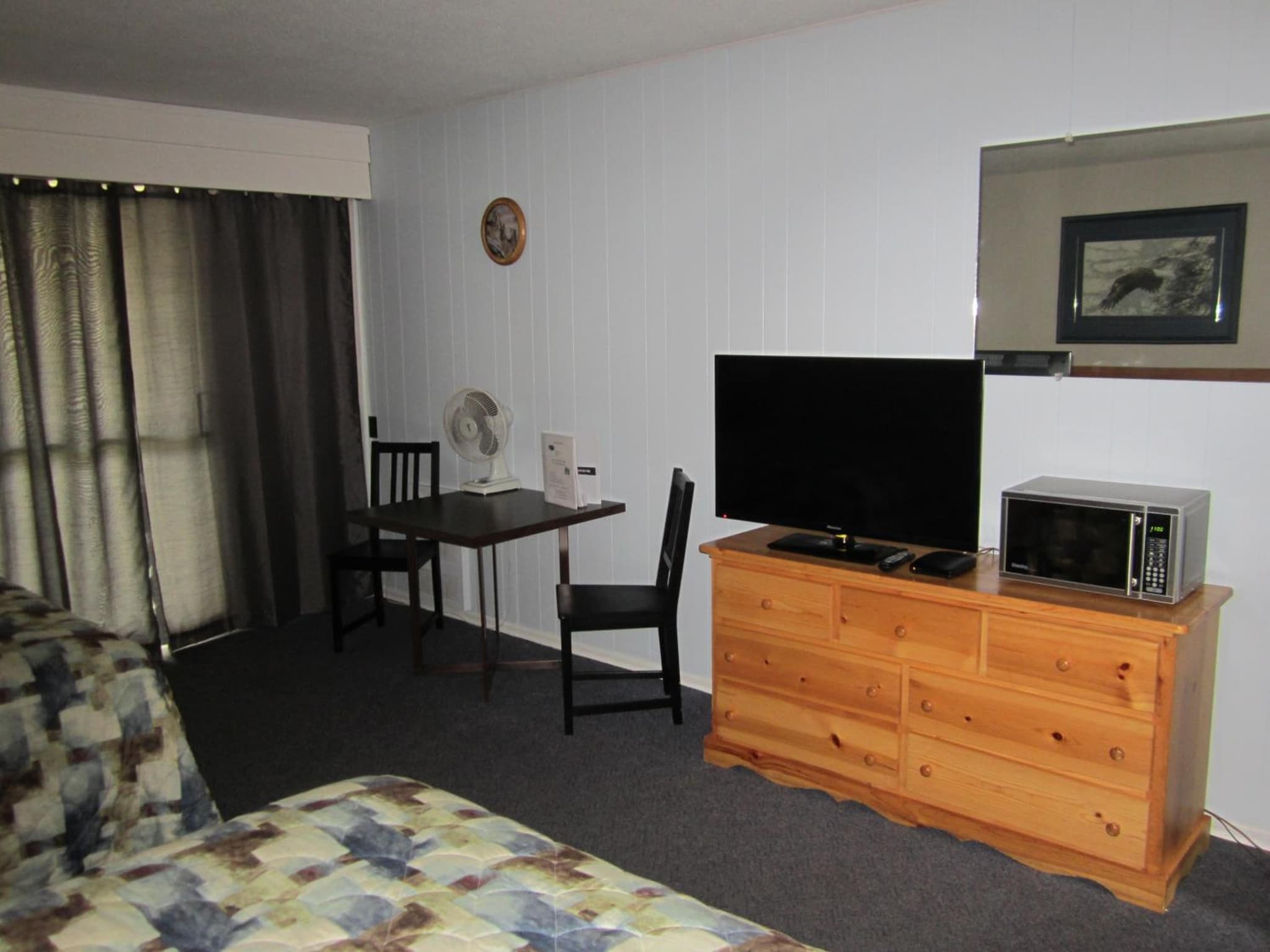 Lakeside Motel photo 8