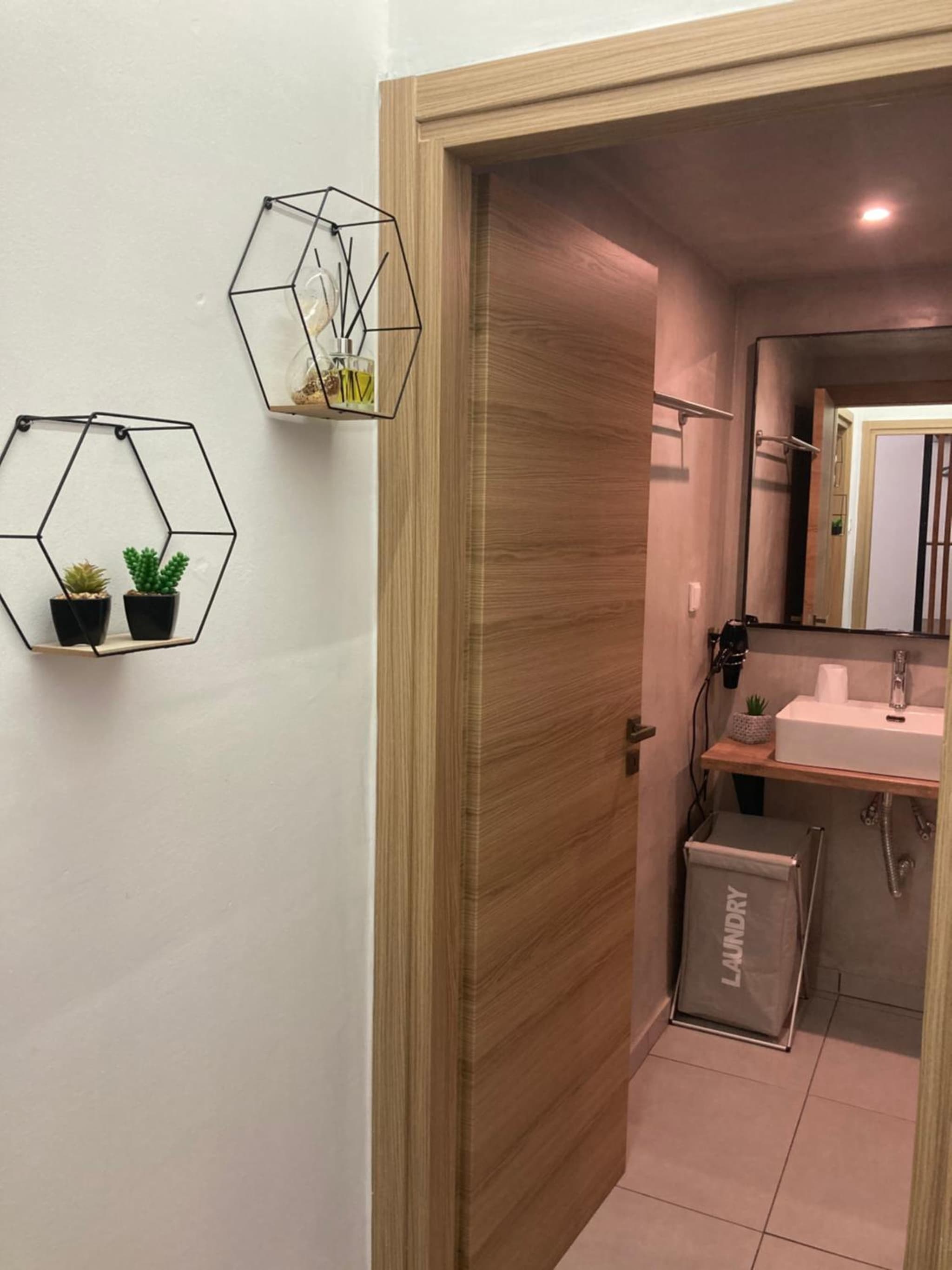 Evis House photo 2