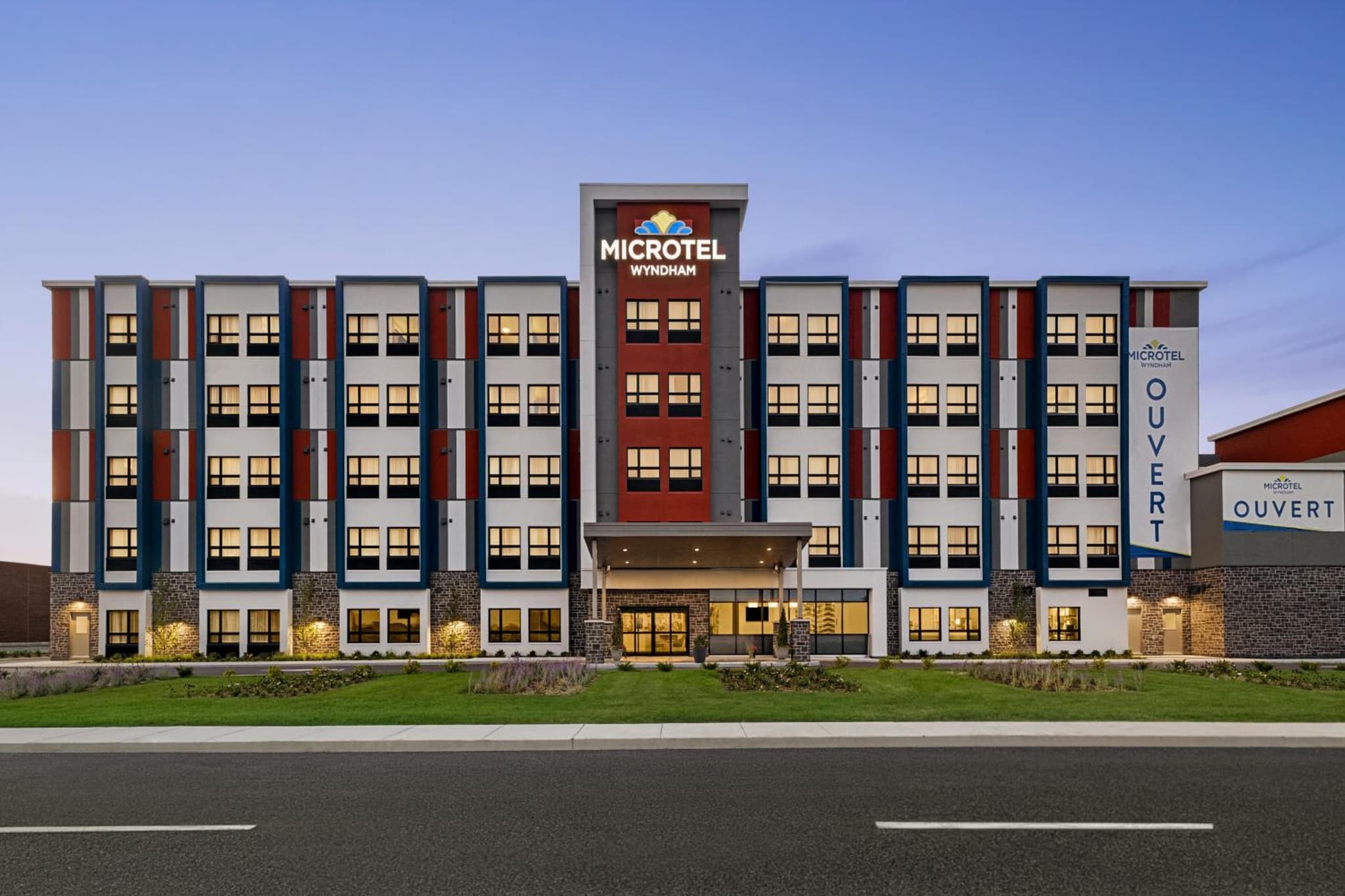 Microtel Inn & Suites by Wyndham Boisbriand photo 9