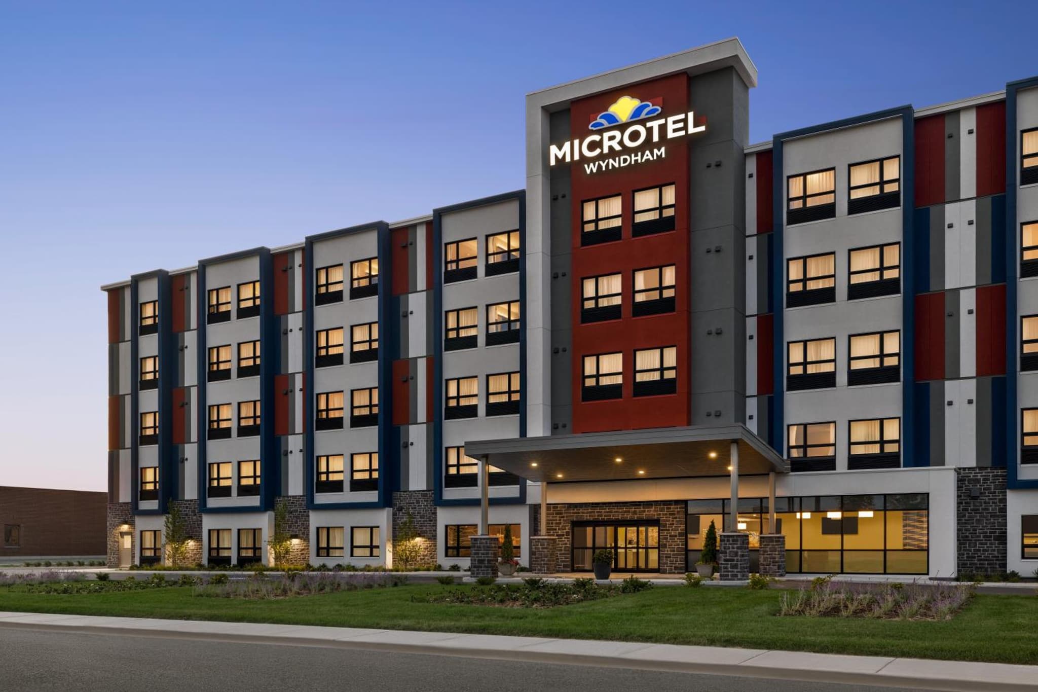 Microtel Inn & Suites by Wyndham Boisbriand photo 3