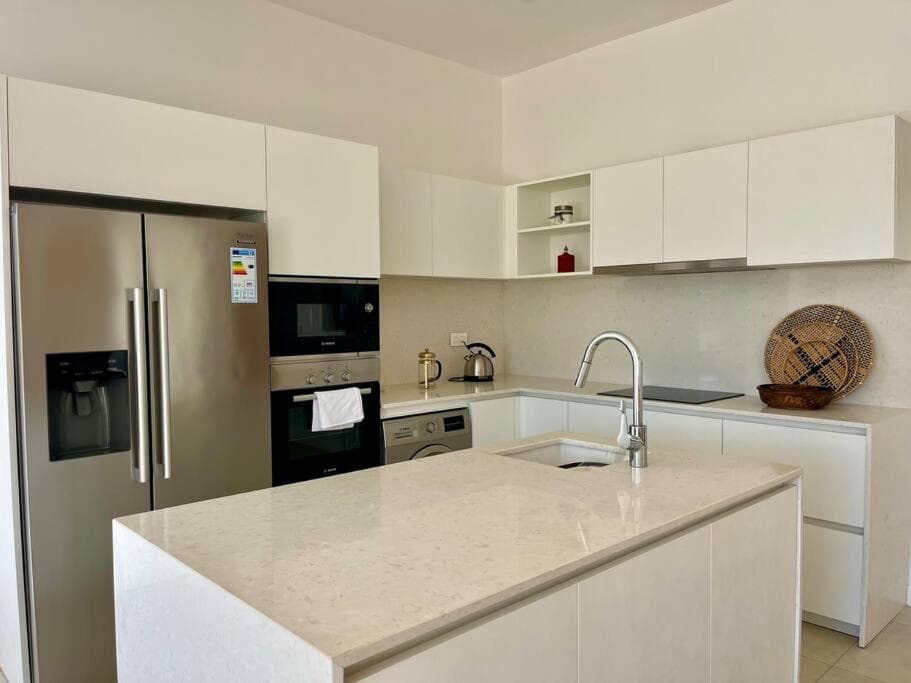 Exclusive beachfront penthouse photo 6