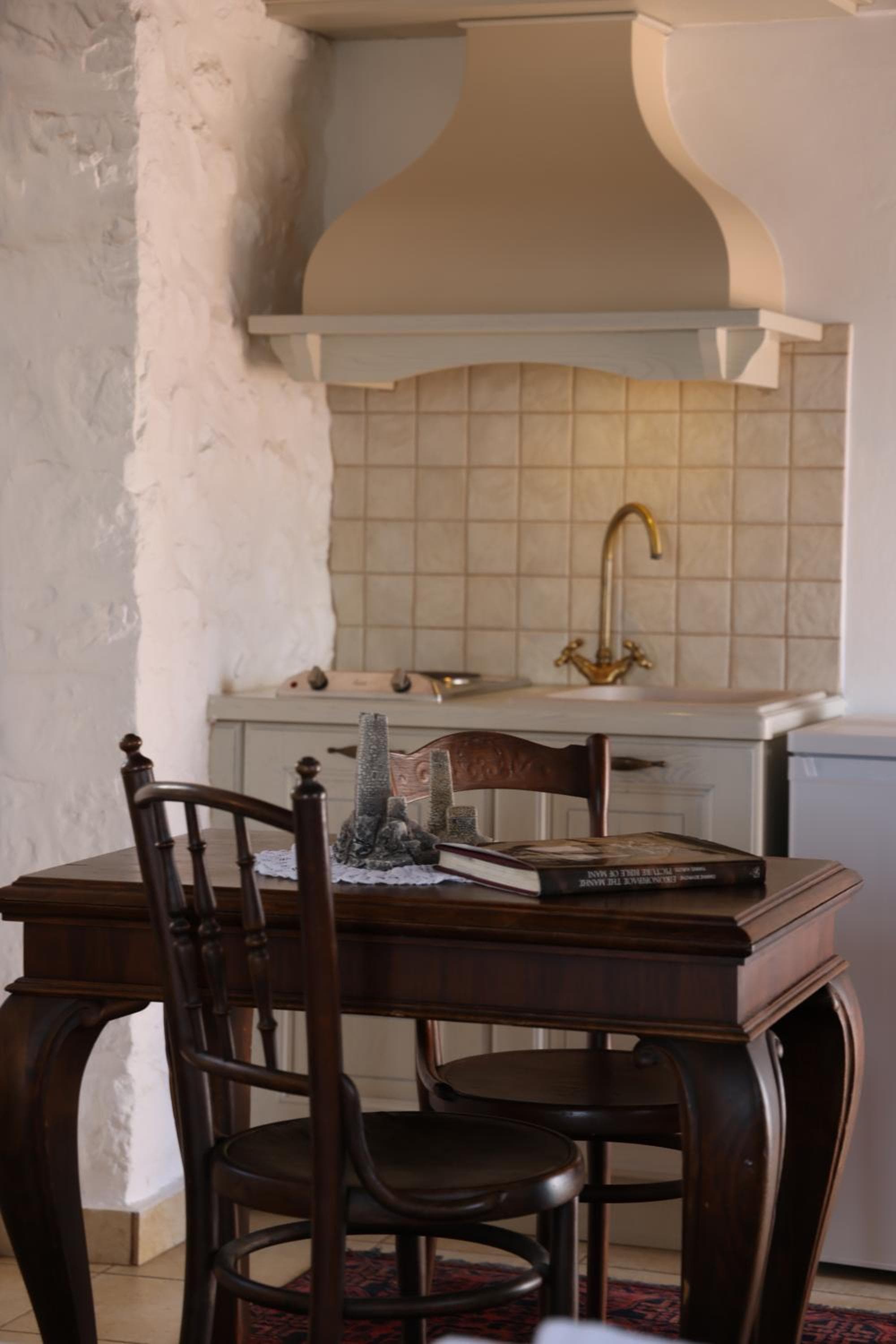 Lithos Stone Suites photo 5