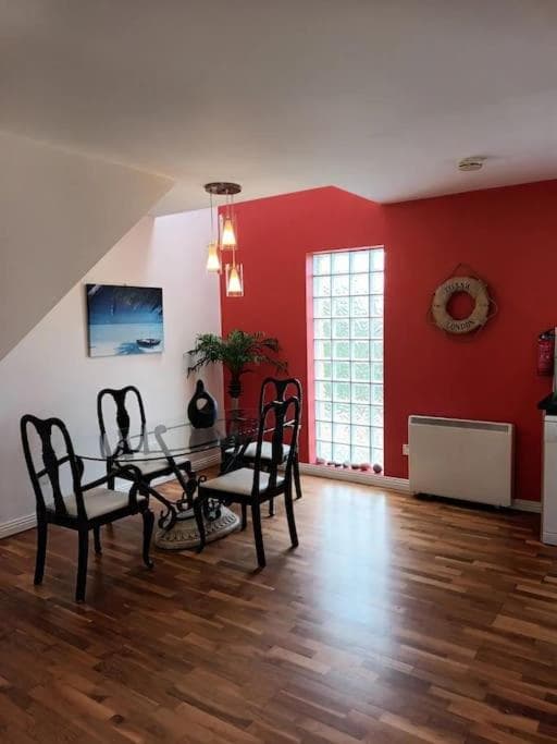 Village centre apartment photo 6