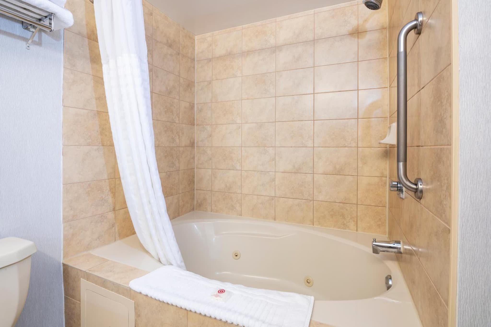 Comfort Hotel & Suites photo 2