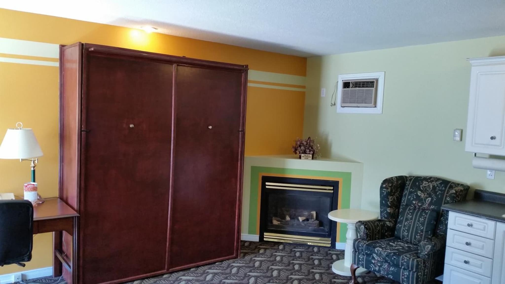Lakeshore Suites photo 5