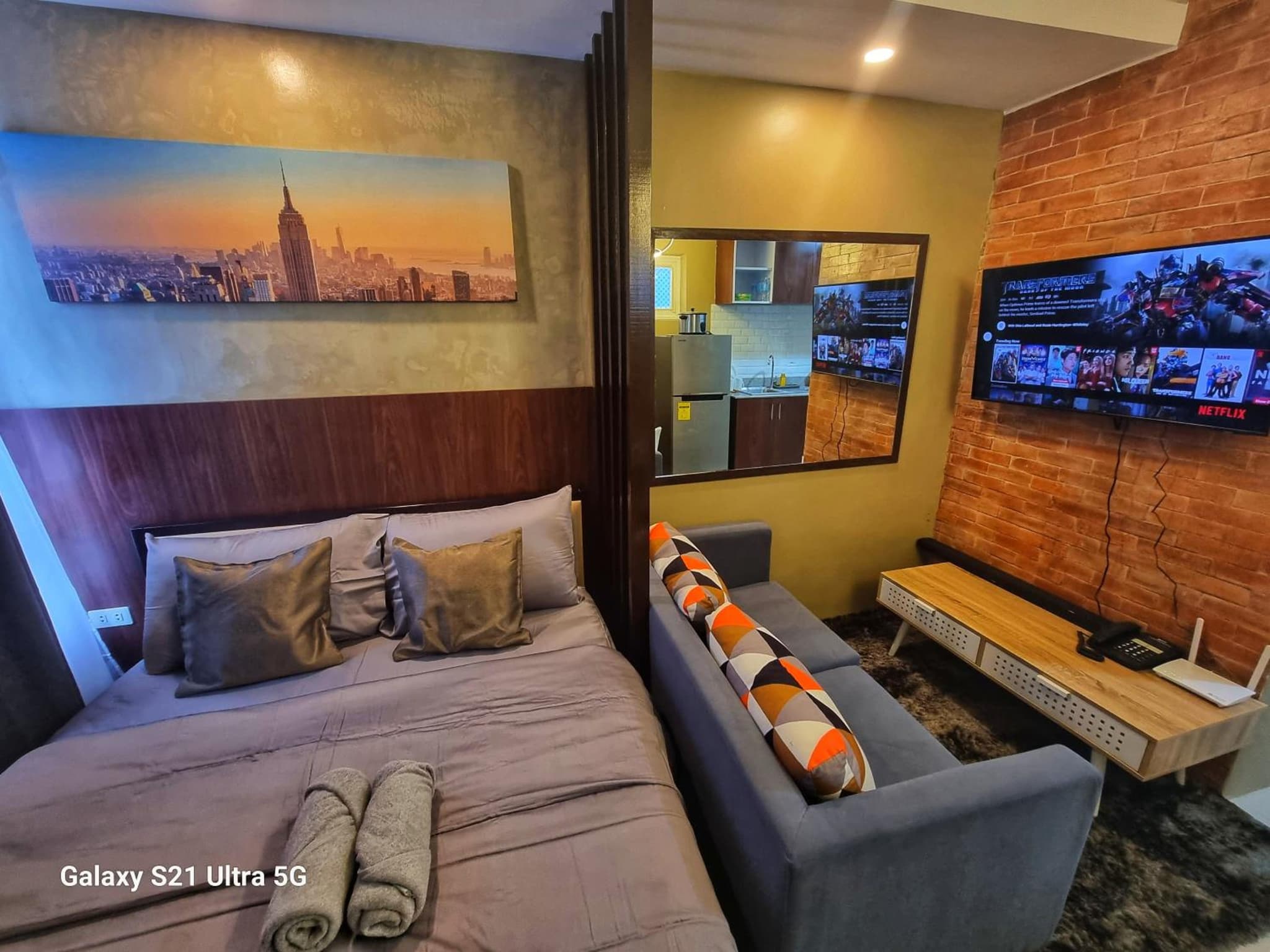 Luxurious Romantic Getaway in a stylish Condo photo 7