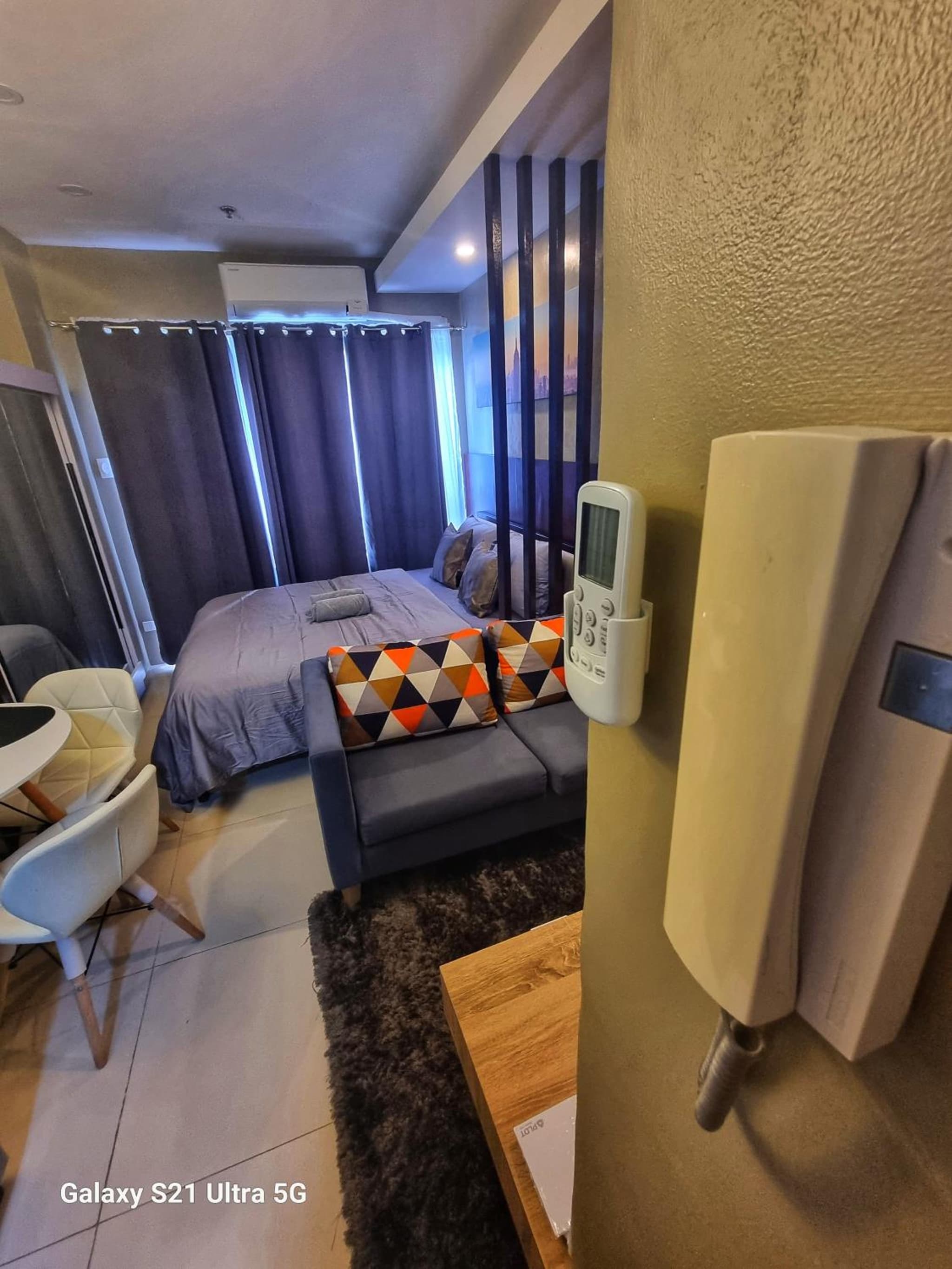 Luxurious Romantic Getaway in a stylish Condo photo 3