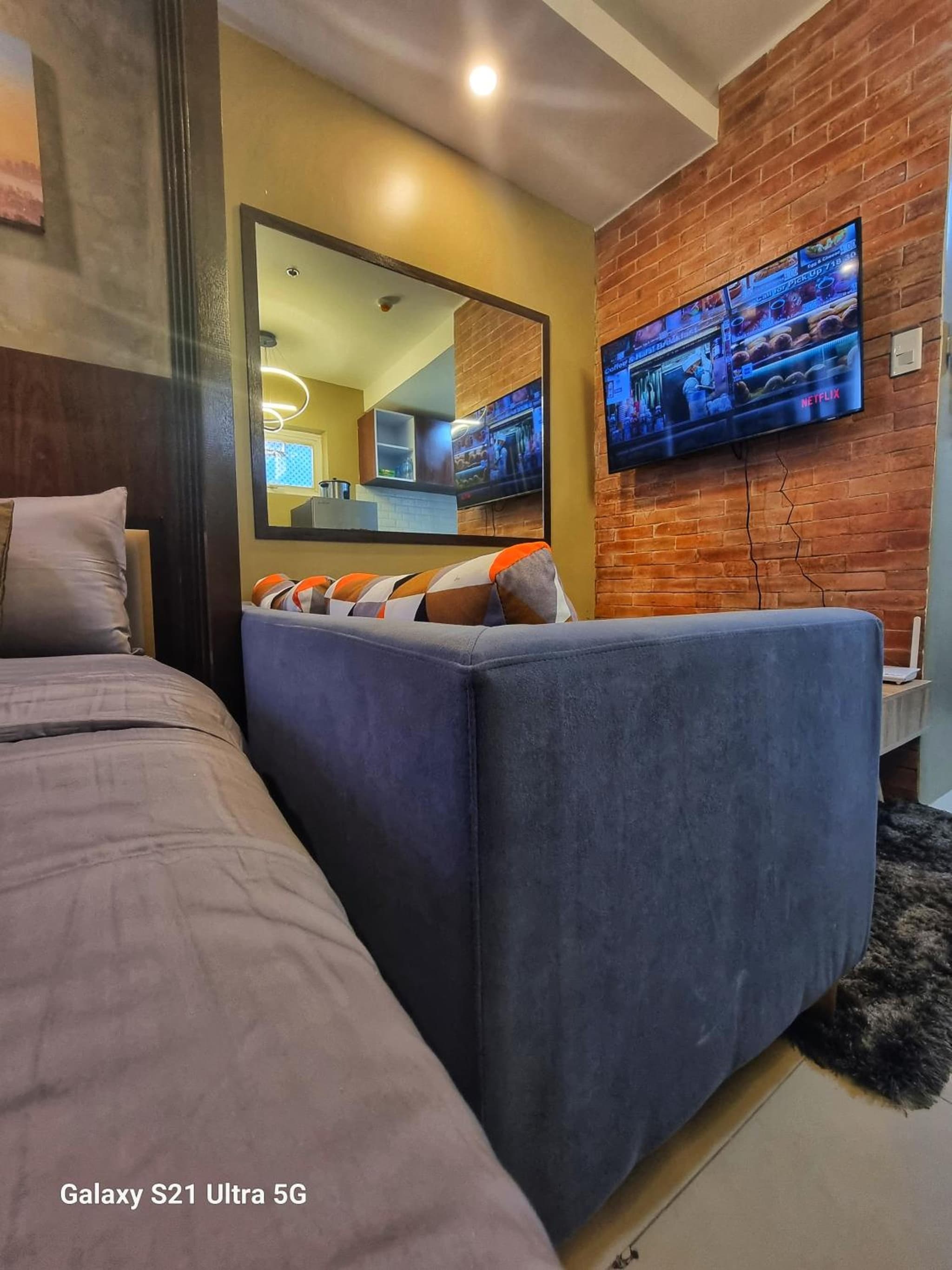 Luxurious Romantic Getaway in a stylish Condo photo 2